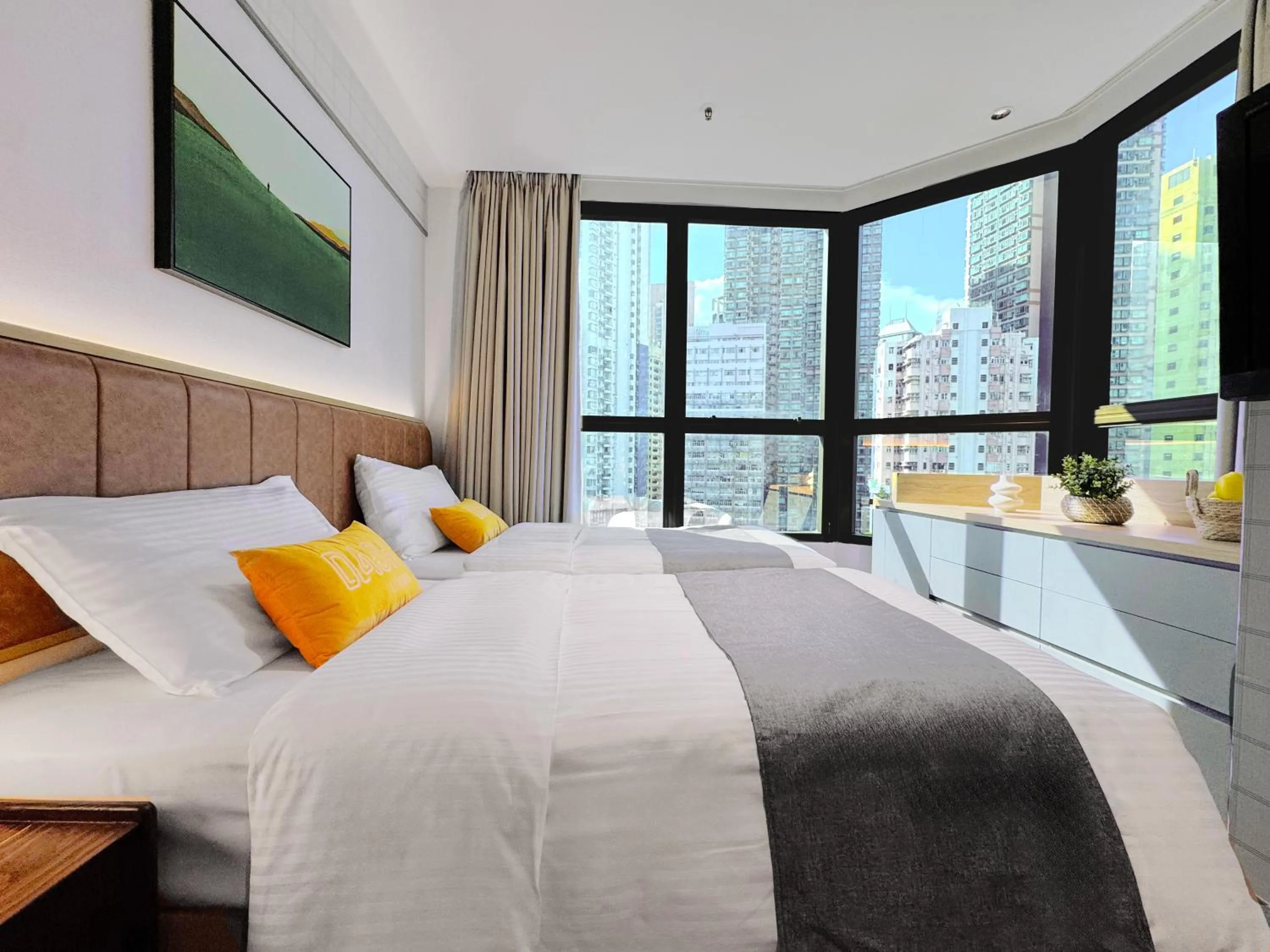 Bed in Dash Living on Hollywood