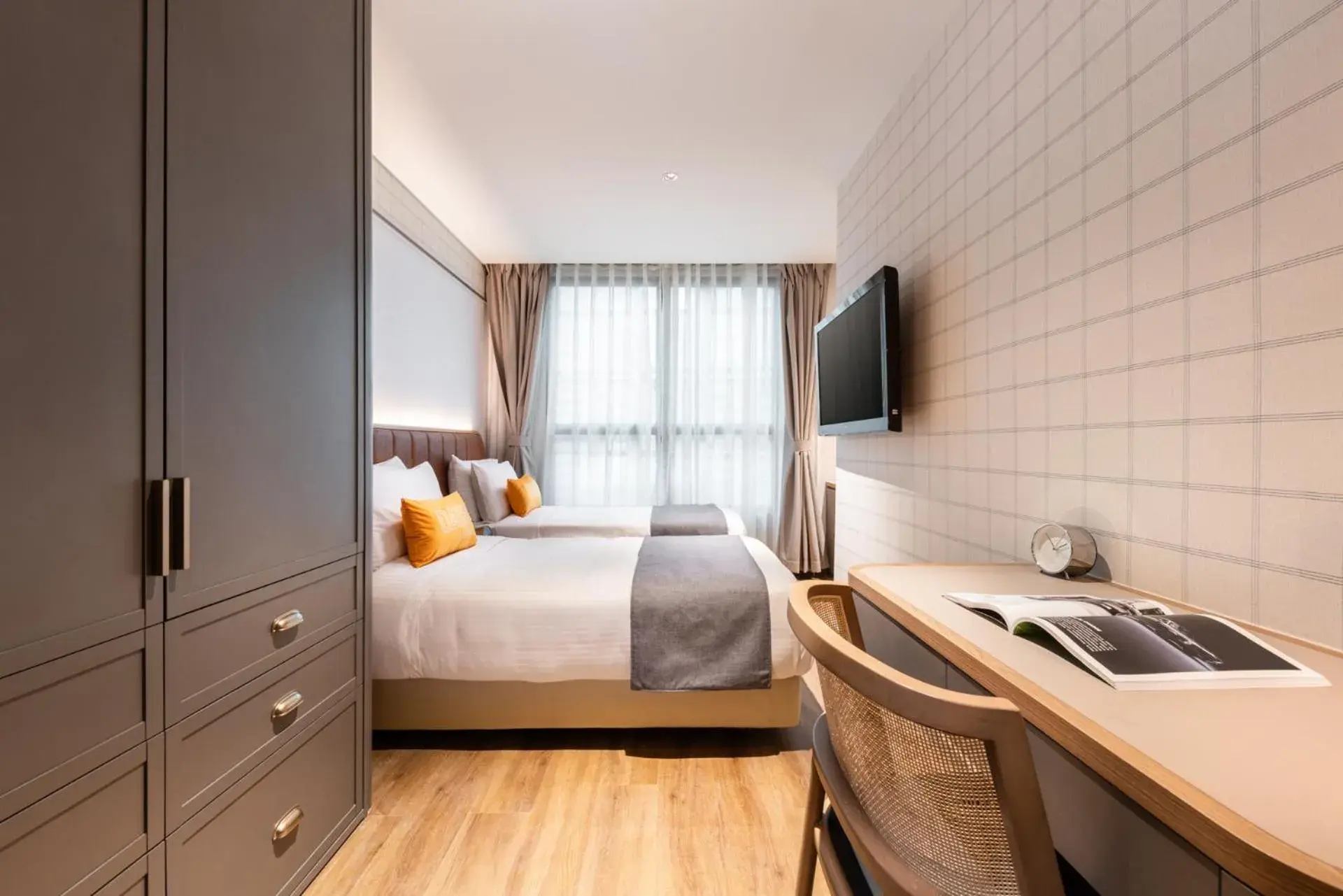 Deluxe Twin /Hollywood Twin Room - High Floor in Dash Living on Hollywood Deluxe Twin /Hollywood Twin Room - High Floor in Dash Living on Hollywood