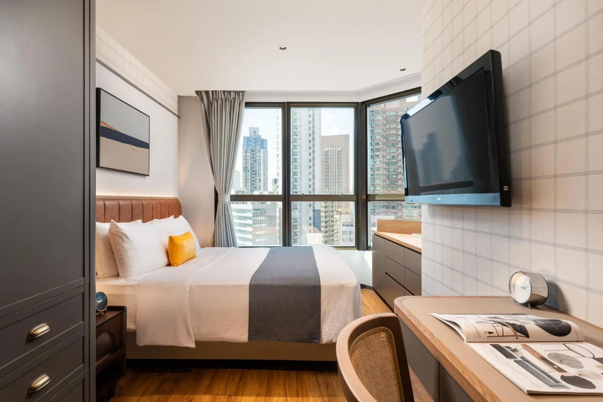 Bed in Dash Living on Hollywood