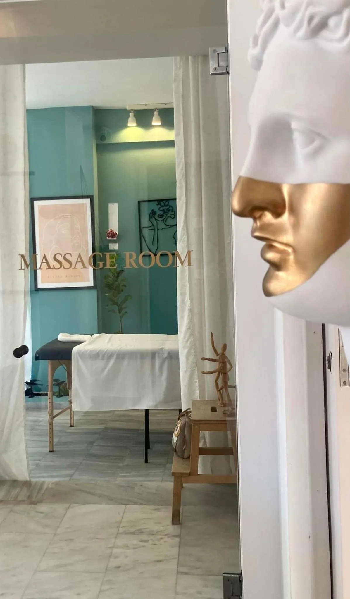 Massage in Tree of Life Art Hotel