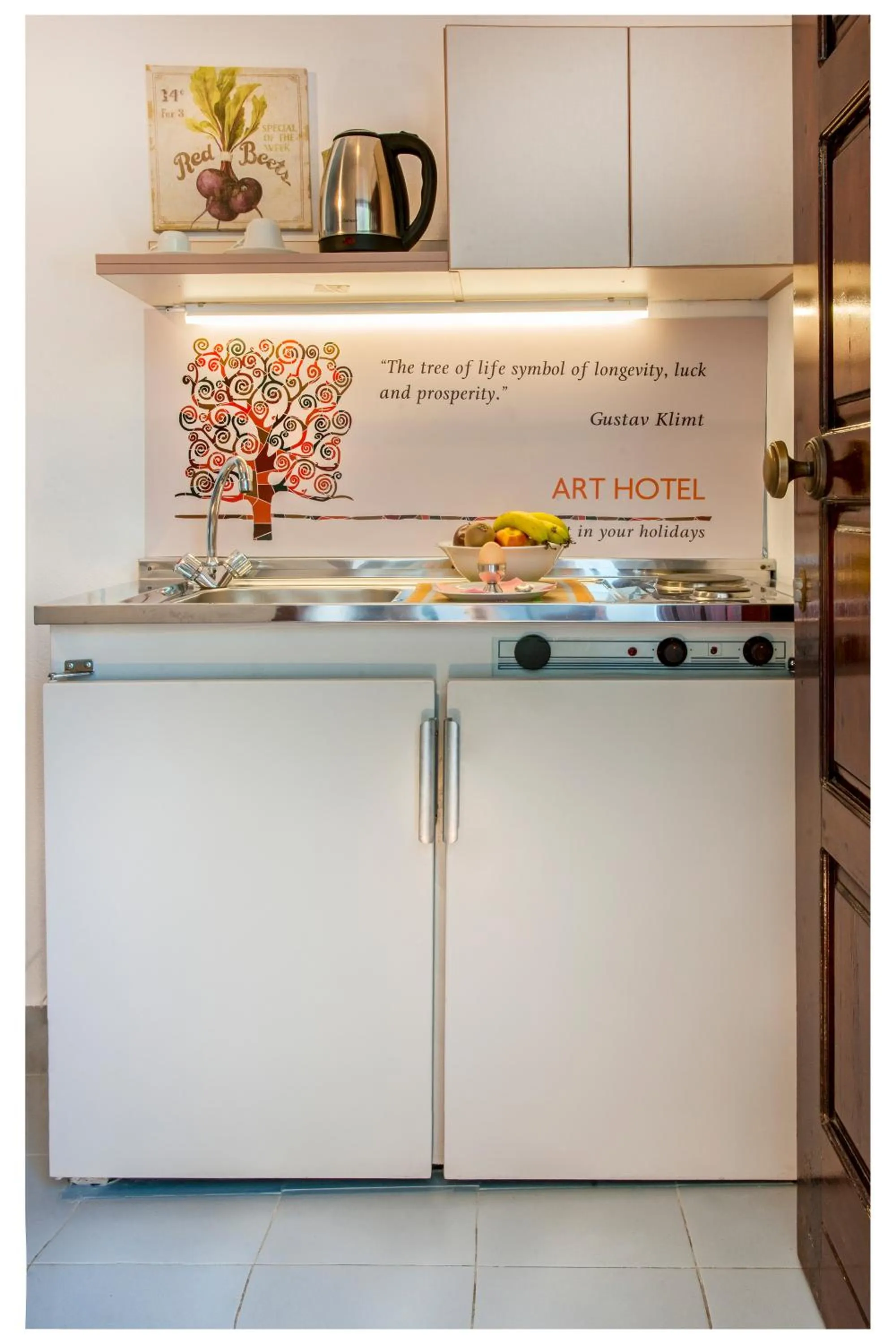 Kitchen or kitchenette in Tree of Life Art Hotel