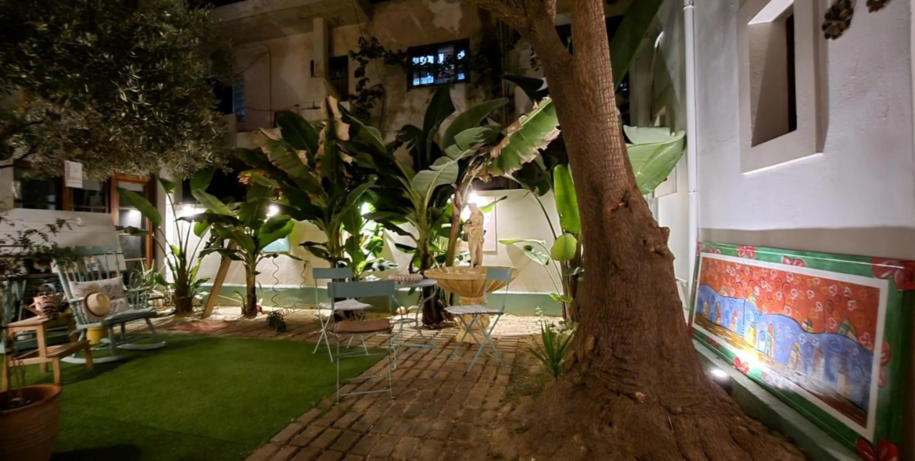 Patio in Tree of Life Art Hotel