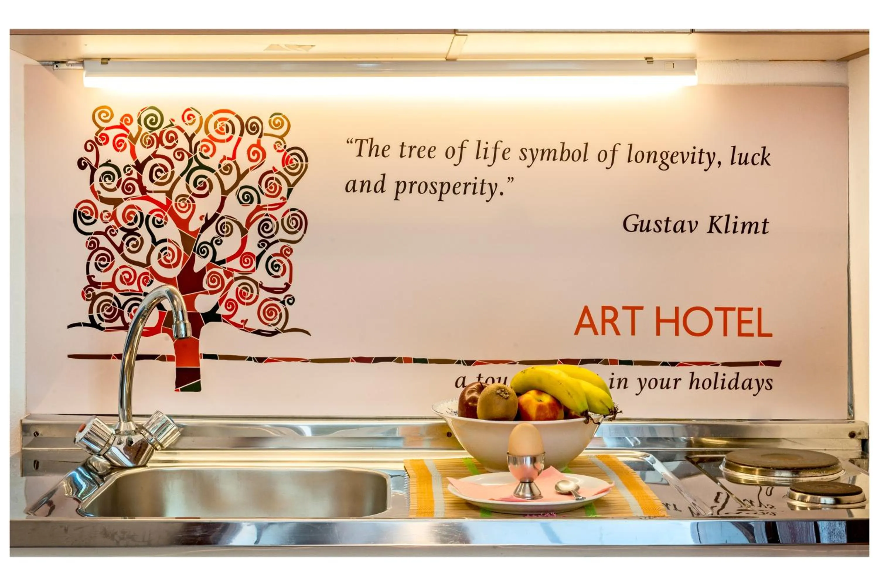 Kitchen or kitchenette in Tree of Life Art Hotel