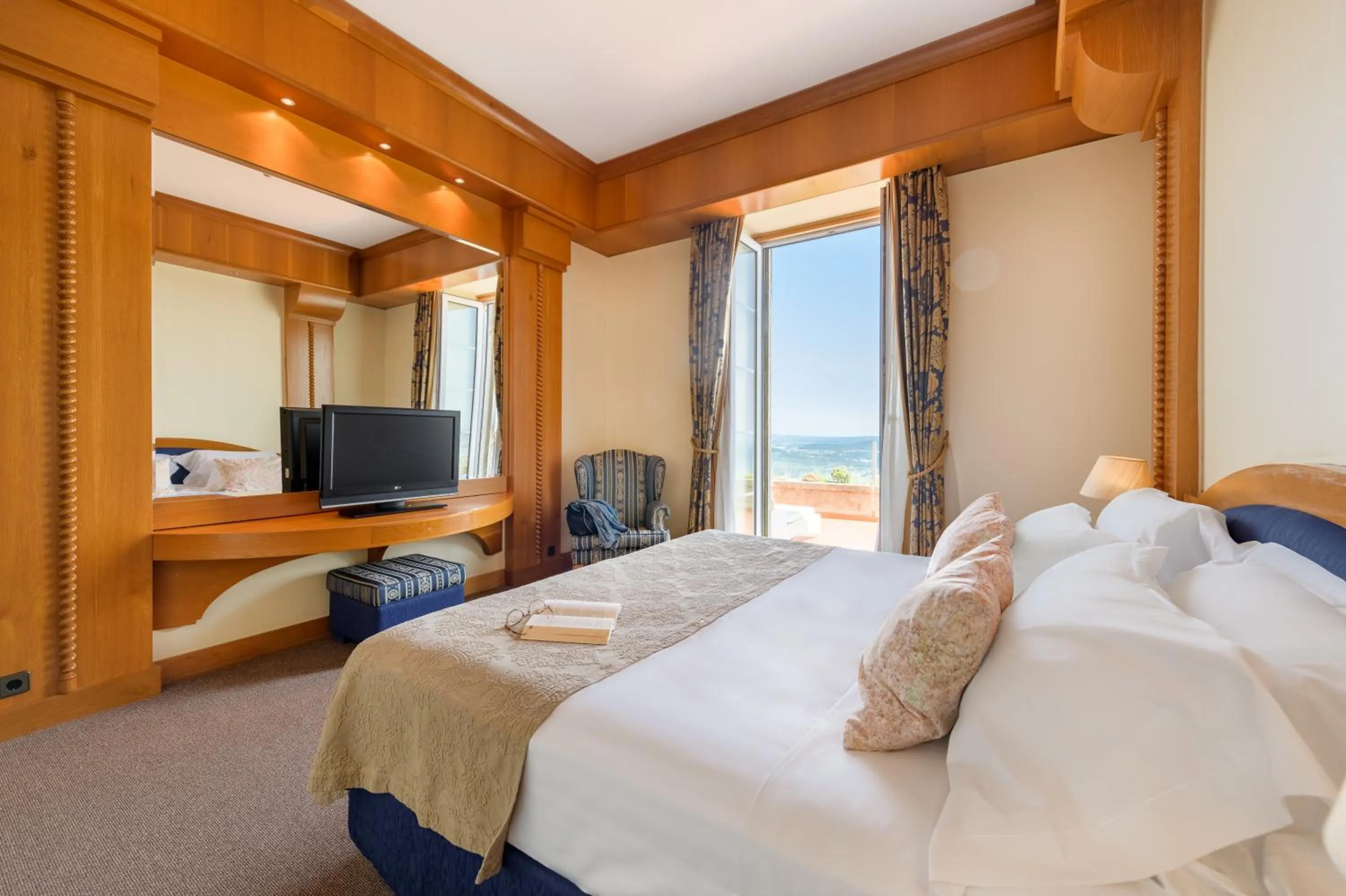 Photo of the whole room, Bed in Pousada de Viana do Castelo