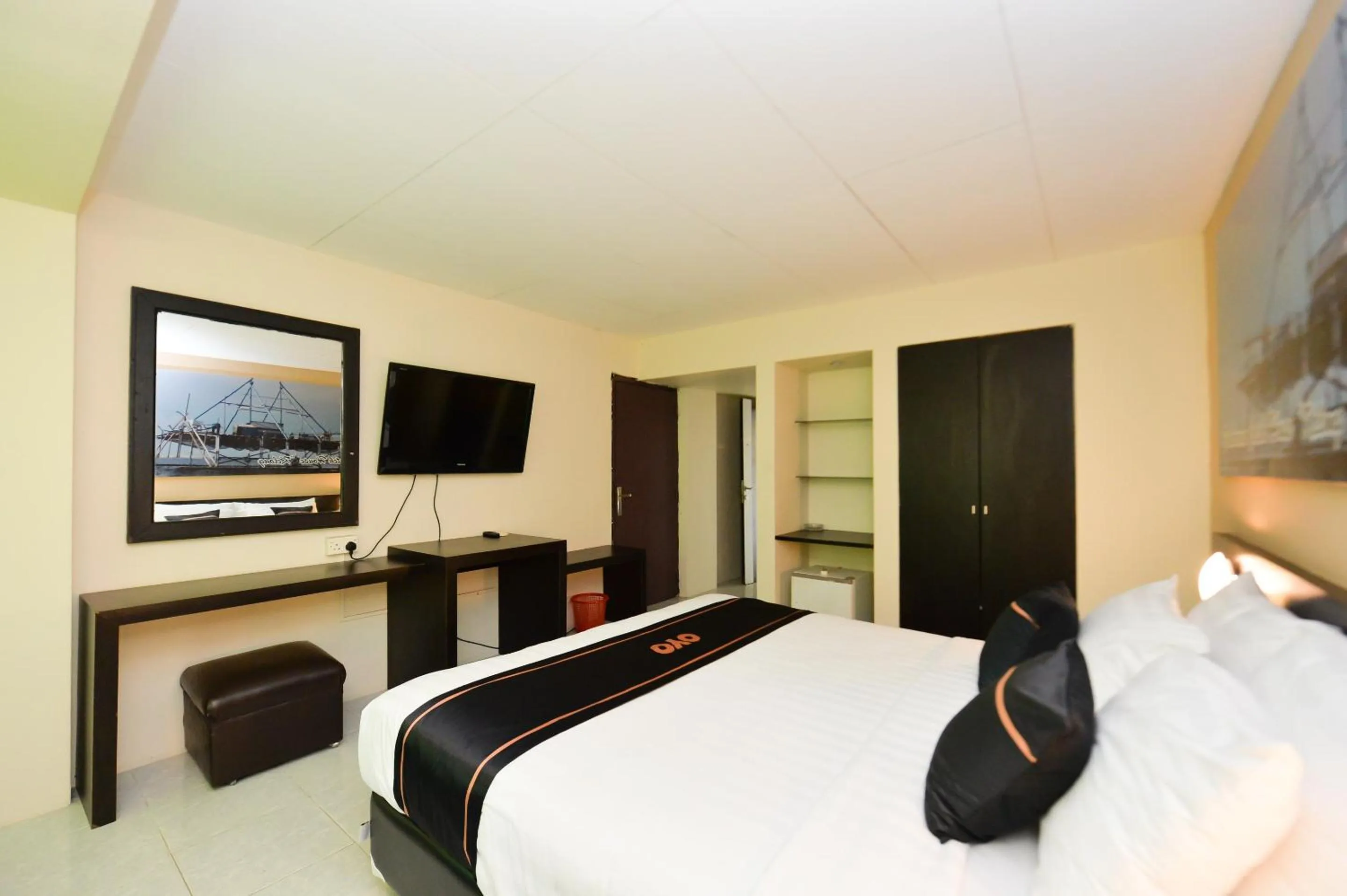 Bedroom in OYO 2487 Sampurna Jaya Hotel