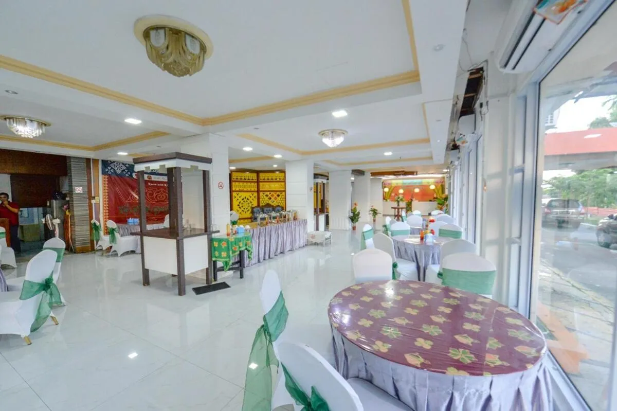 Lobby or reception in OYO 2487 Sampurna Jaya Hotel