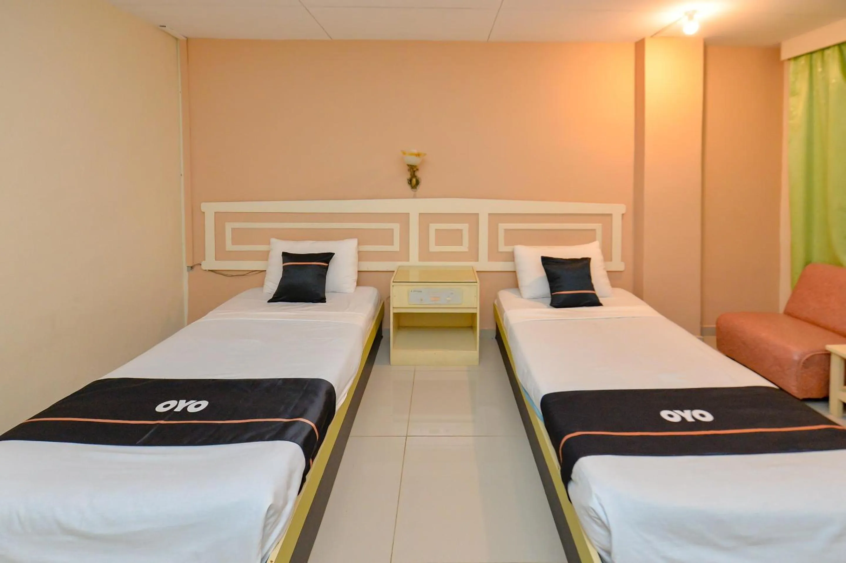 Bedroom in OYO 2487 Sampurna Jaya Hotel