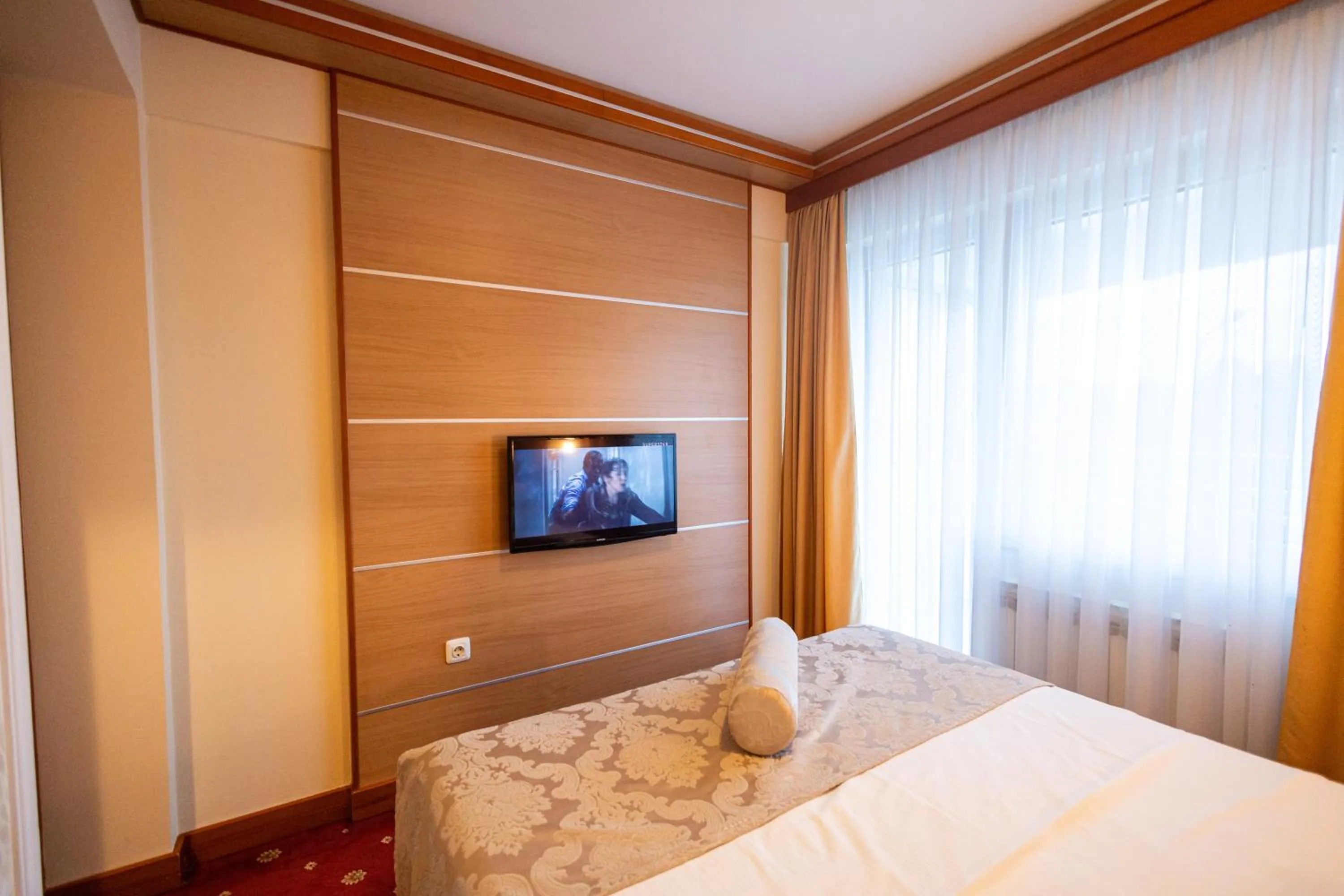 View (from property/room), Bed in Hotel Cezar Banja Luka