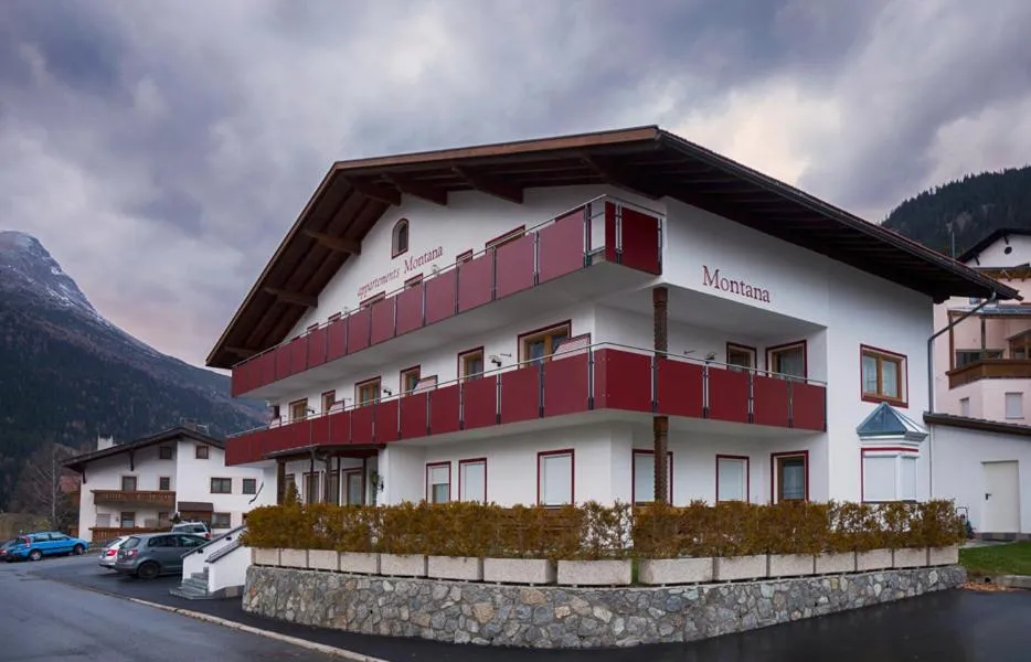 Facade/entrance in Residence Montana