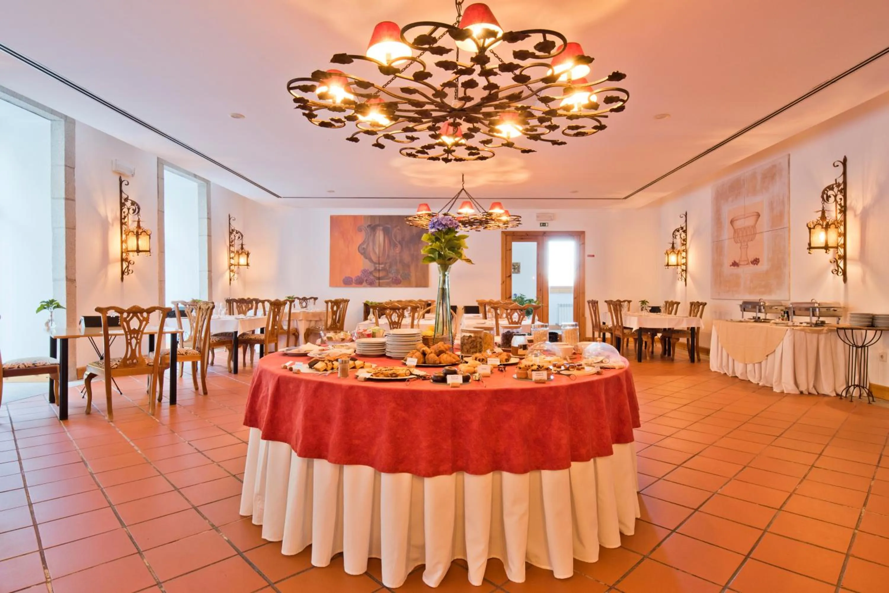 Restaurant/places to eat in Lam Hotel Convento do Desagravo