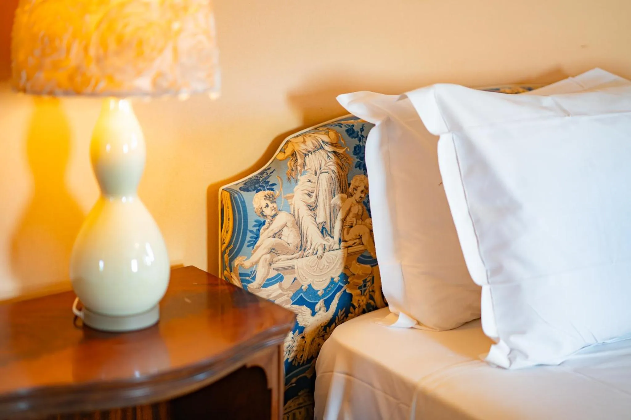 Bed in Hôtel de Margaux