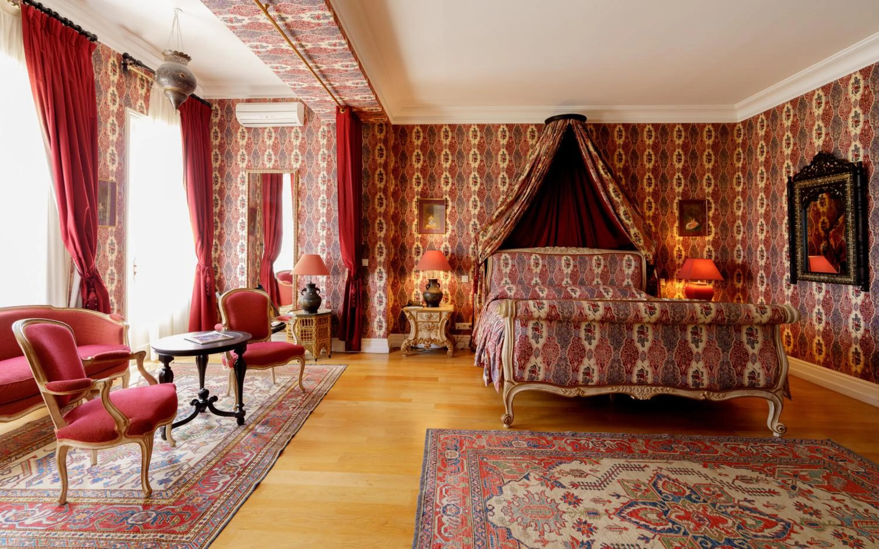 Bed in Hôtel de Margaux