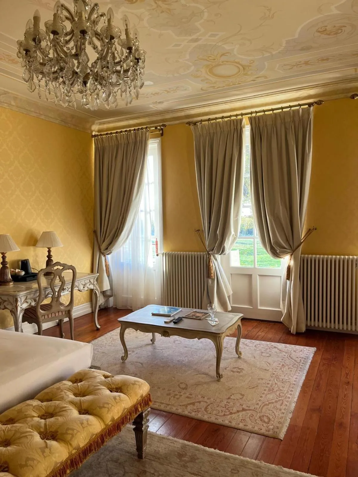 Photo of the whole room, Bed in Hôtel de Margaux