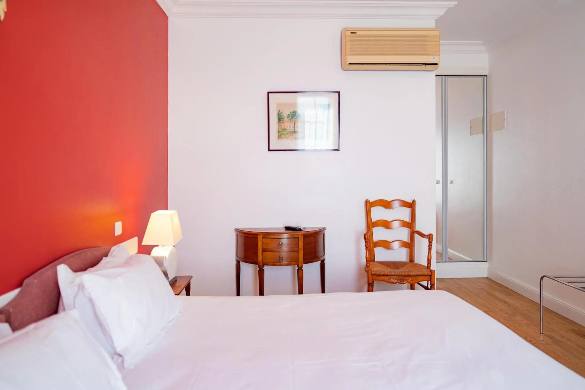 View (from property/room), Bed in Hôtel de Margaux