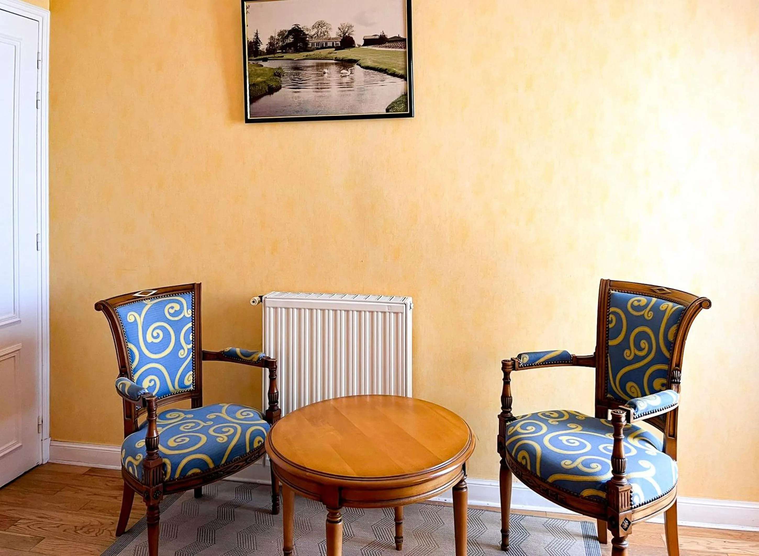 Seating area in Hôtel de Margaux