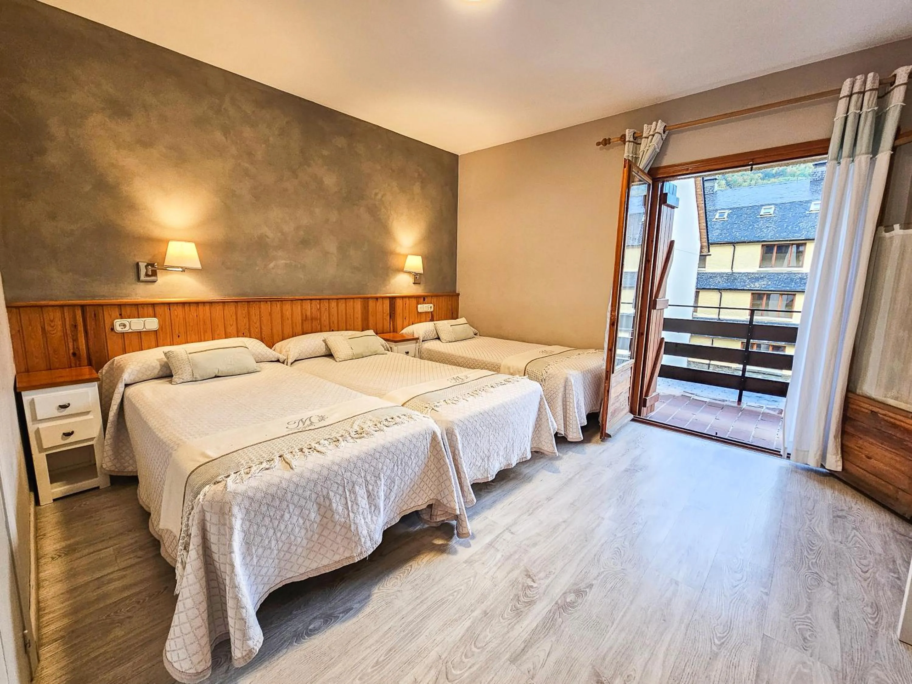 Bed in Hotel Casa Morlans 3000