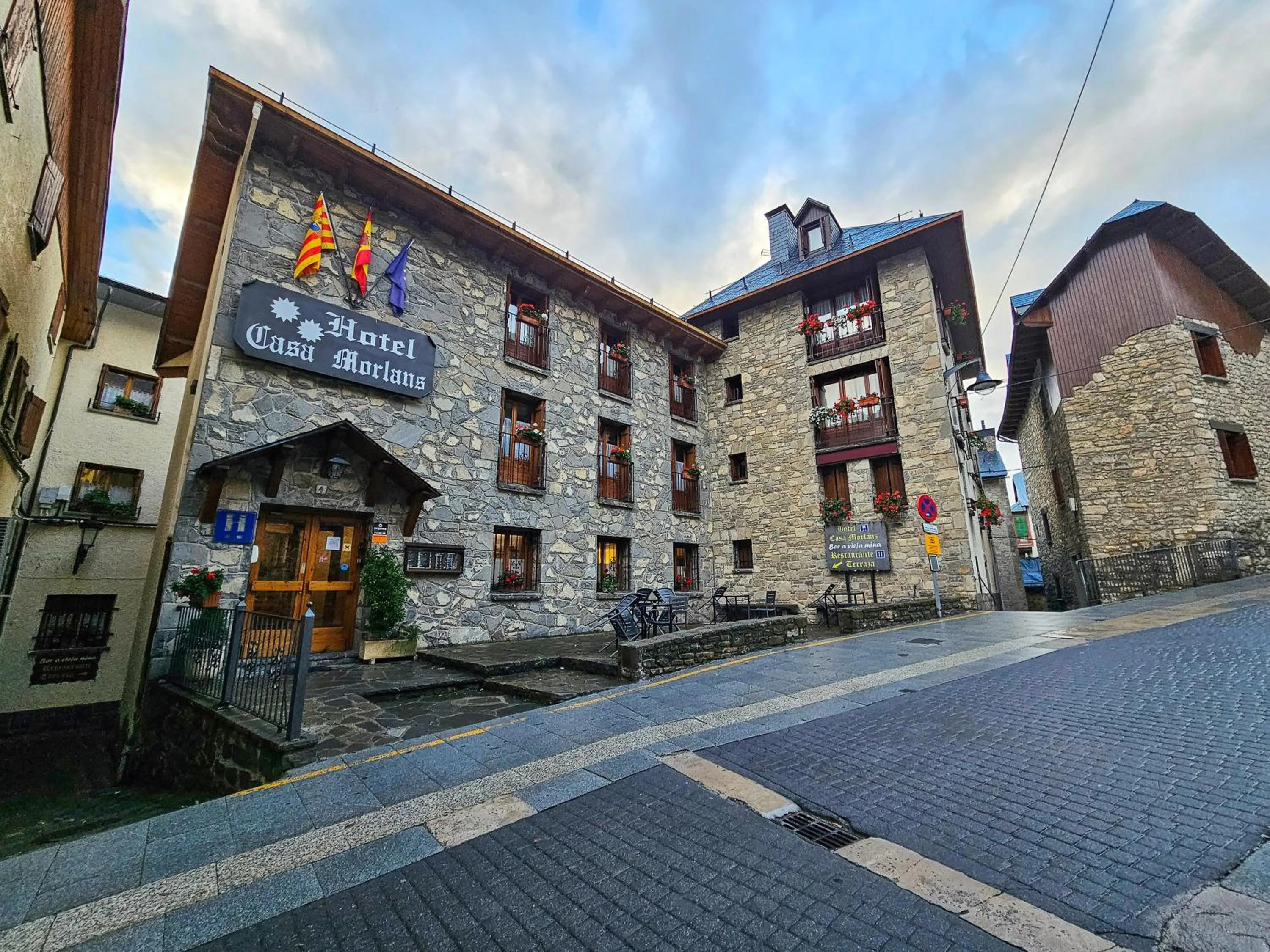 Property building in Hotel Casa Morlans 3000