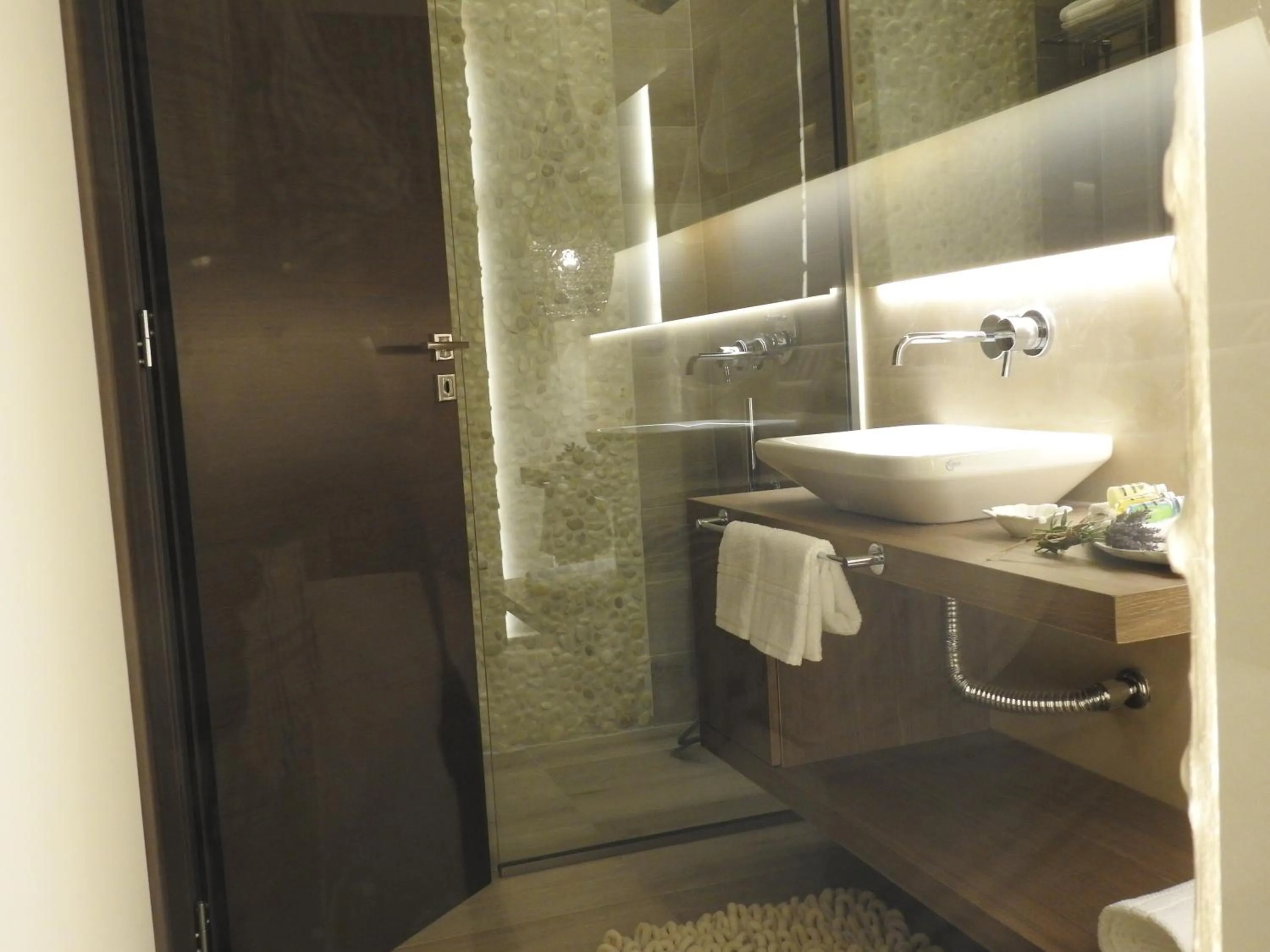 Bathroom in Nikos Ikies