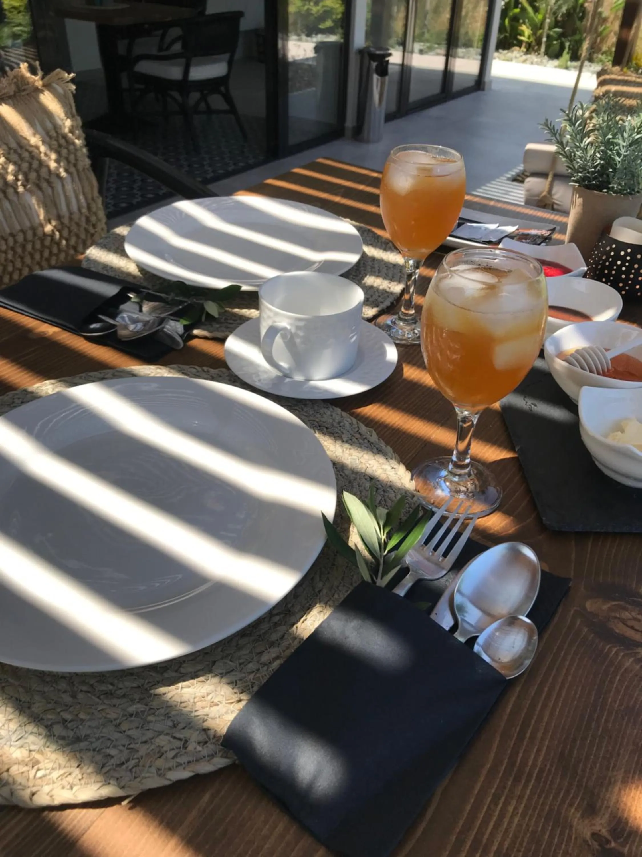 Dining area in Nikos Ikies