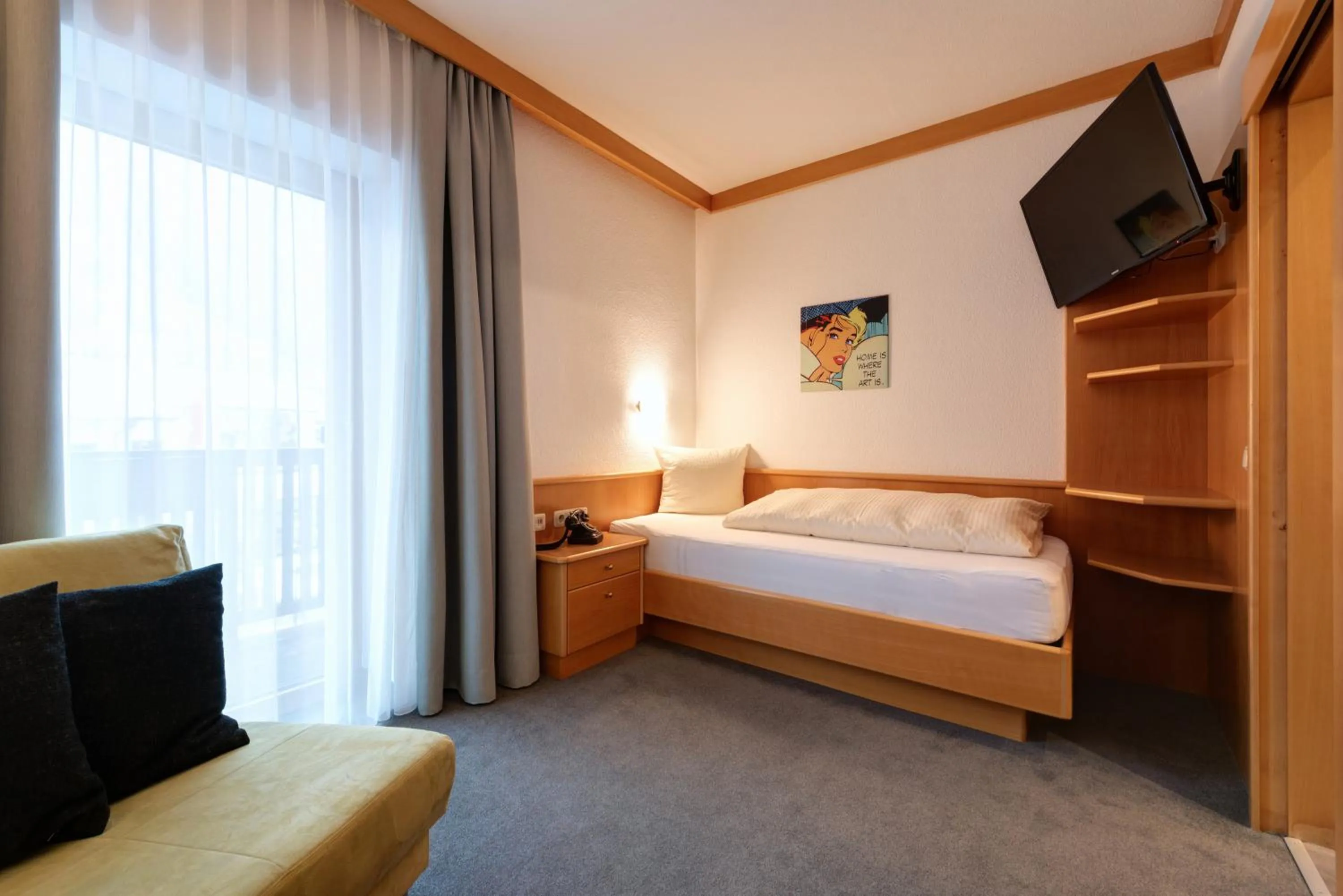 Photo of the whole room, Bed in Hotel Pension Kirchplatz