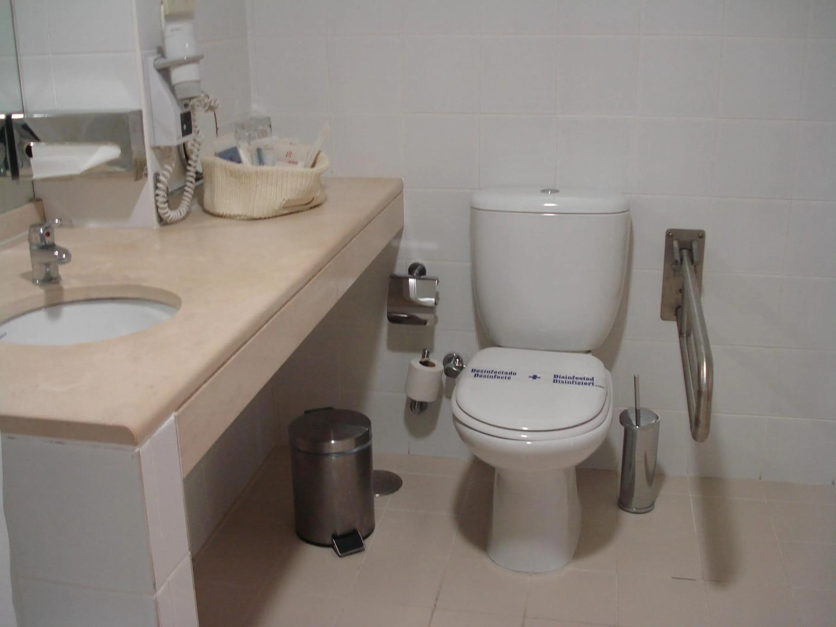 Bathroom in Hotel Bienestar Termas de Moncao