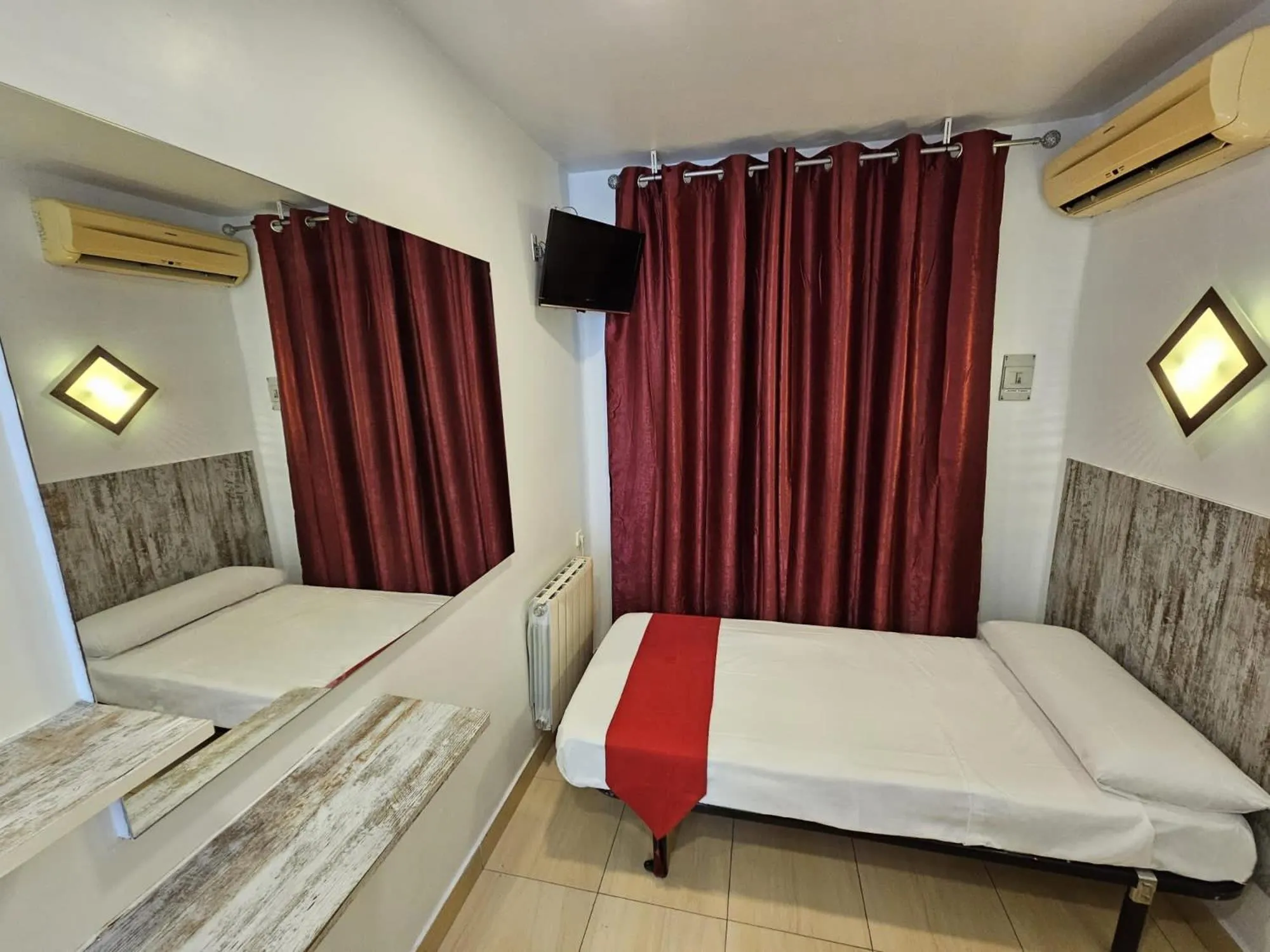 Bed in Hostal Las Vegas