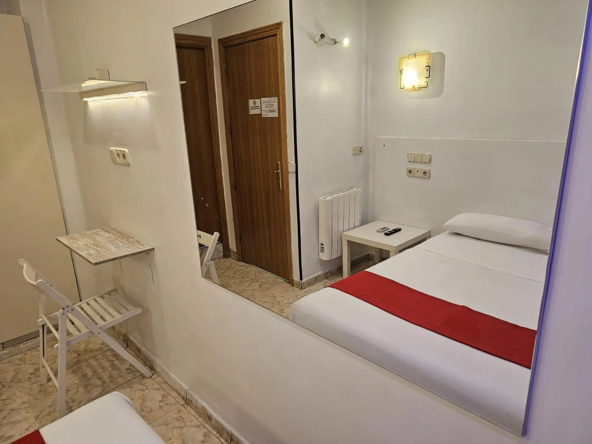 Bedroom, Bed in Hostal Las Vegas