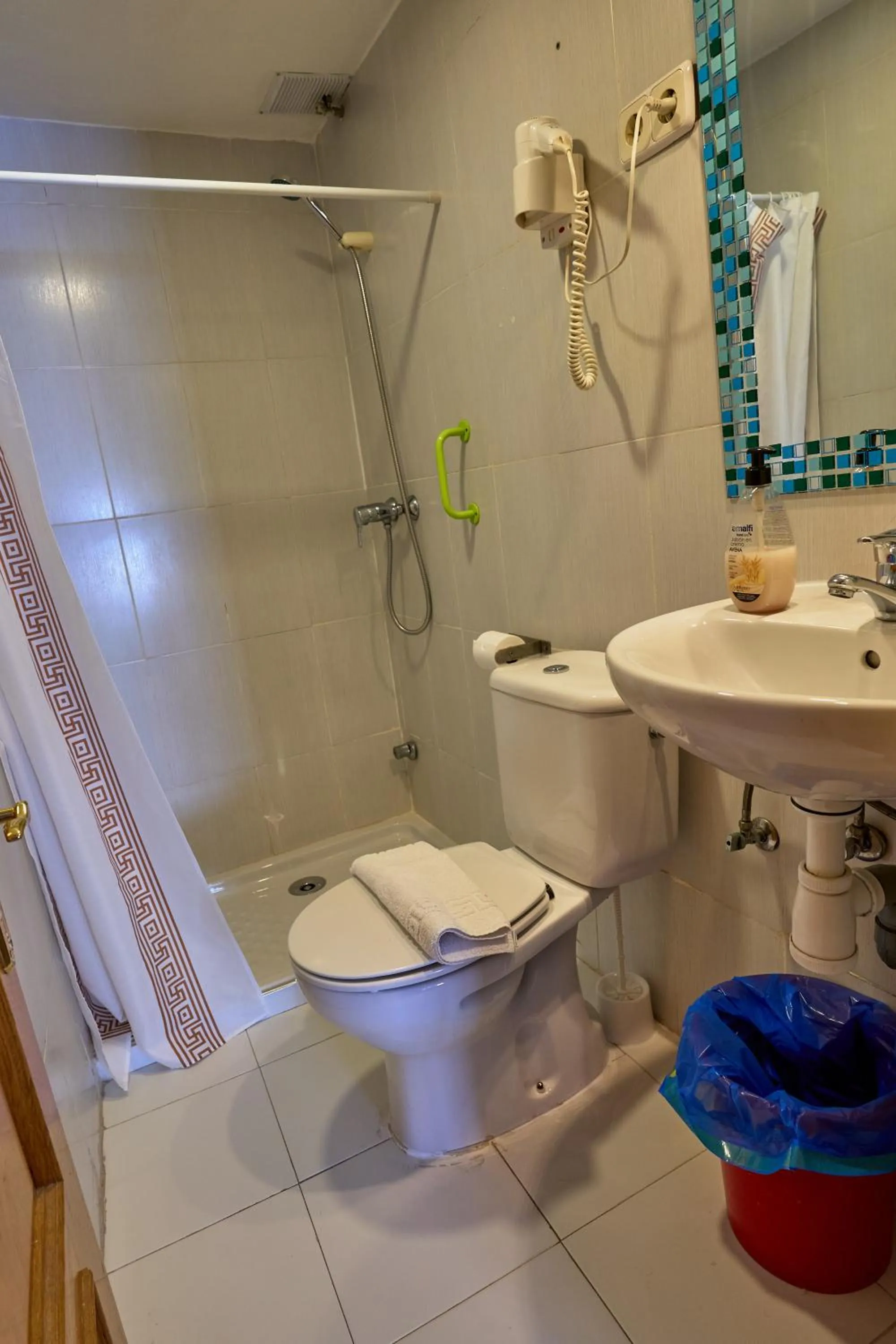 Shower in Hostal Las Vegas