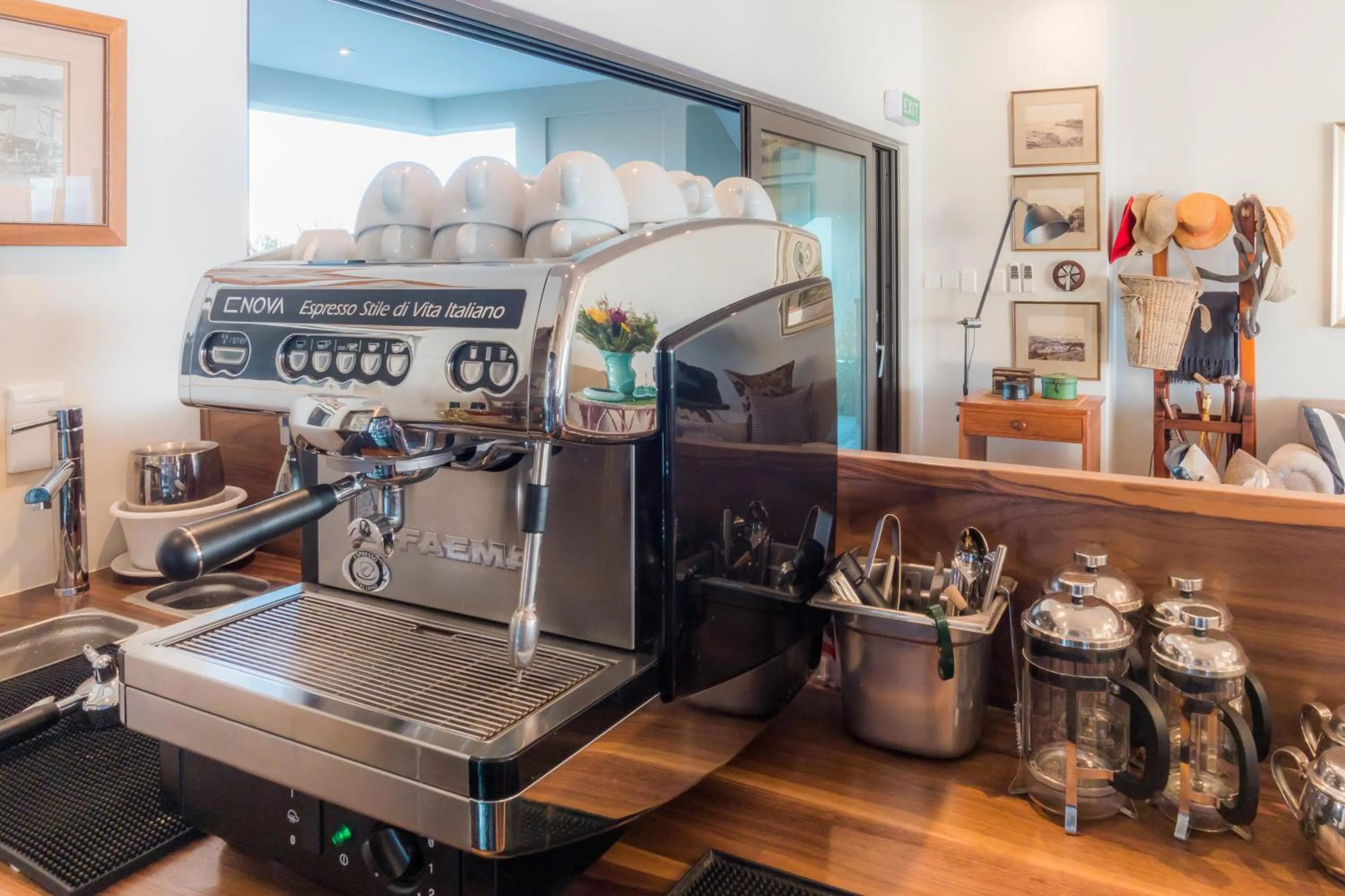 Lounge or bar in Schulphoek Seafront House