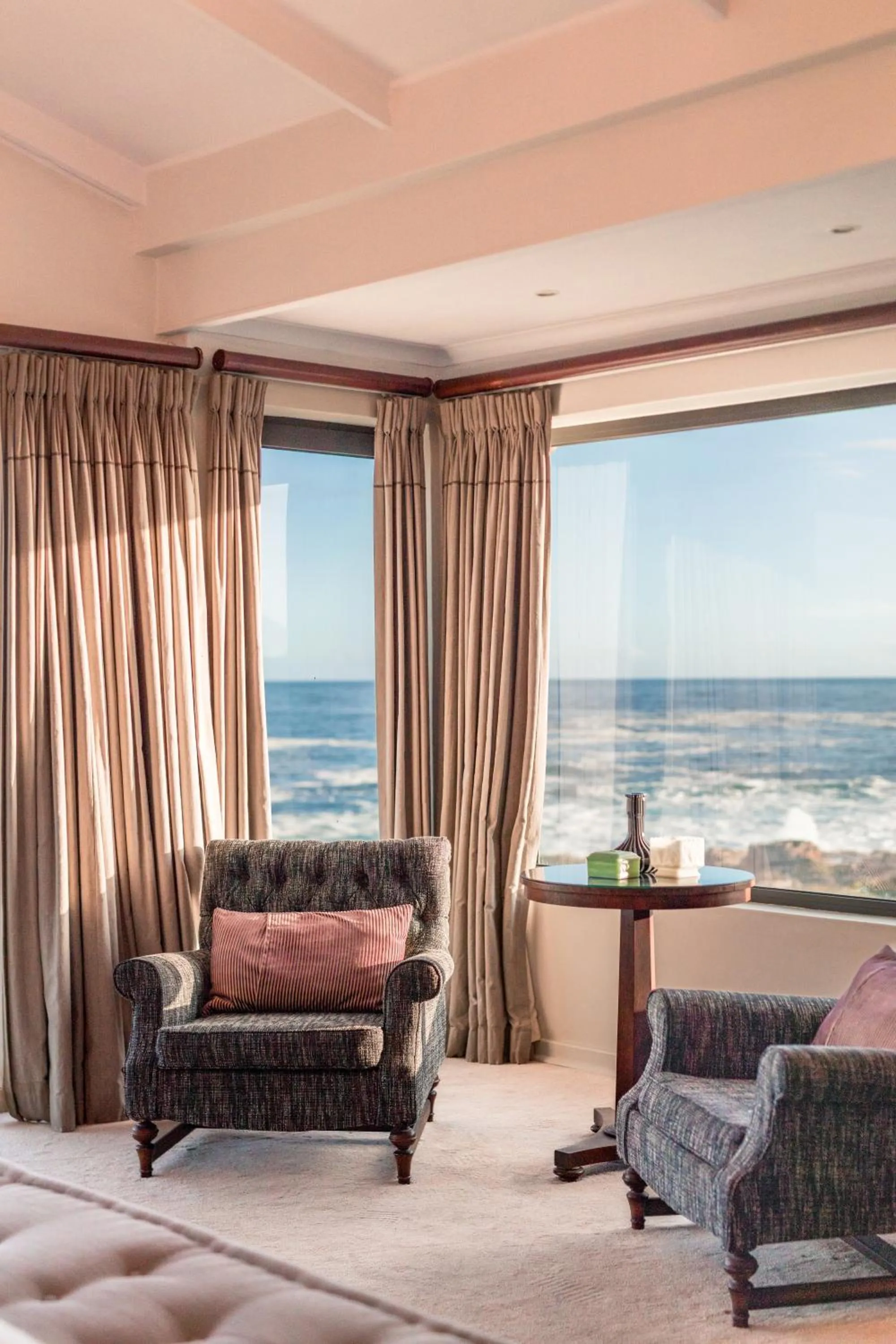 Seating area in Schulphoek Seafront House
