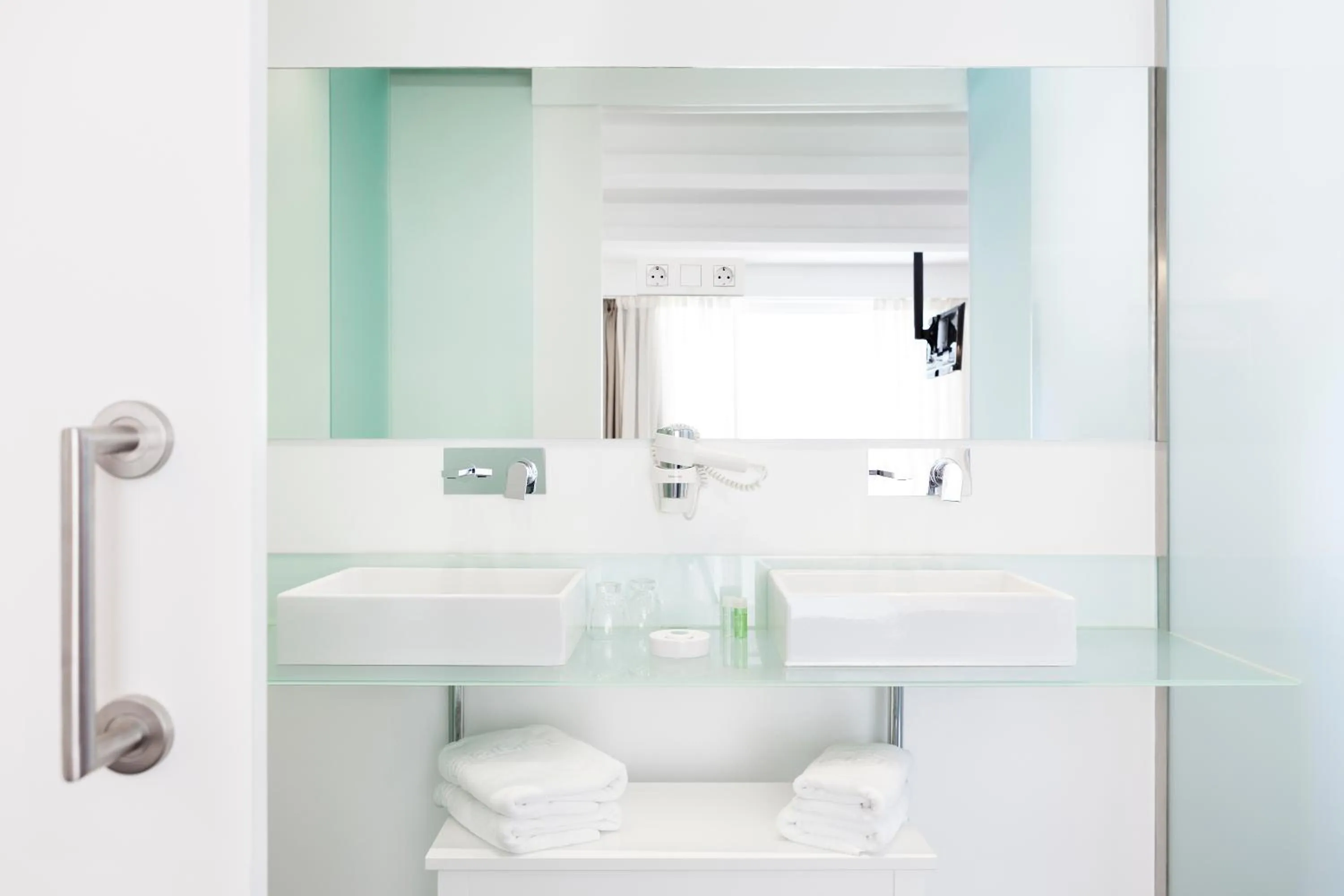 Bathroom in Artrip Hotel