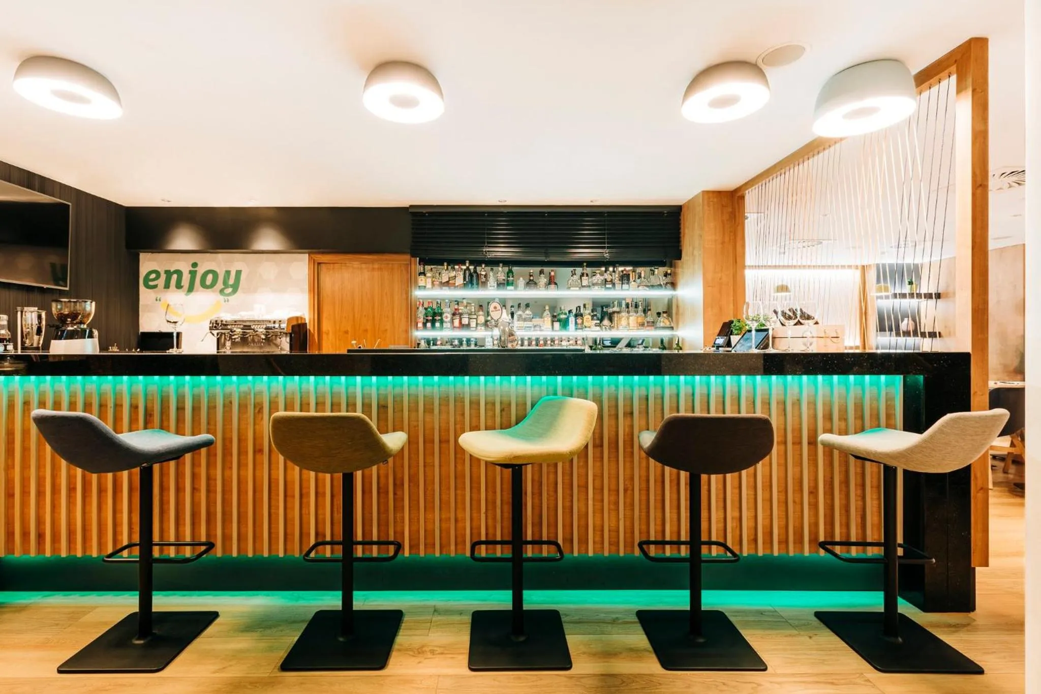 Lounge or bar in Holiday Inn Łódź by IHG