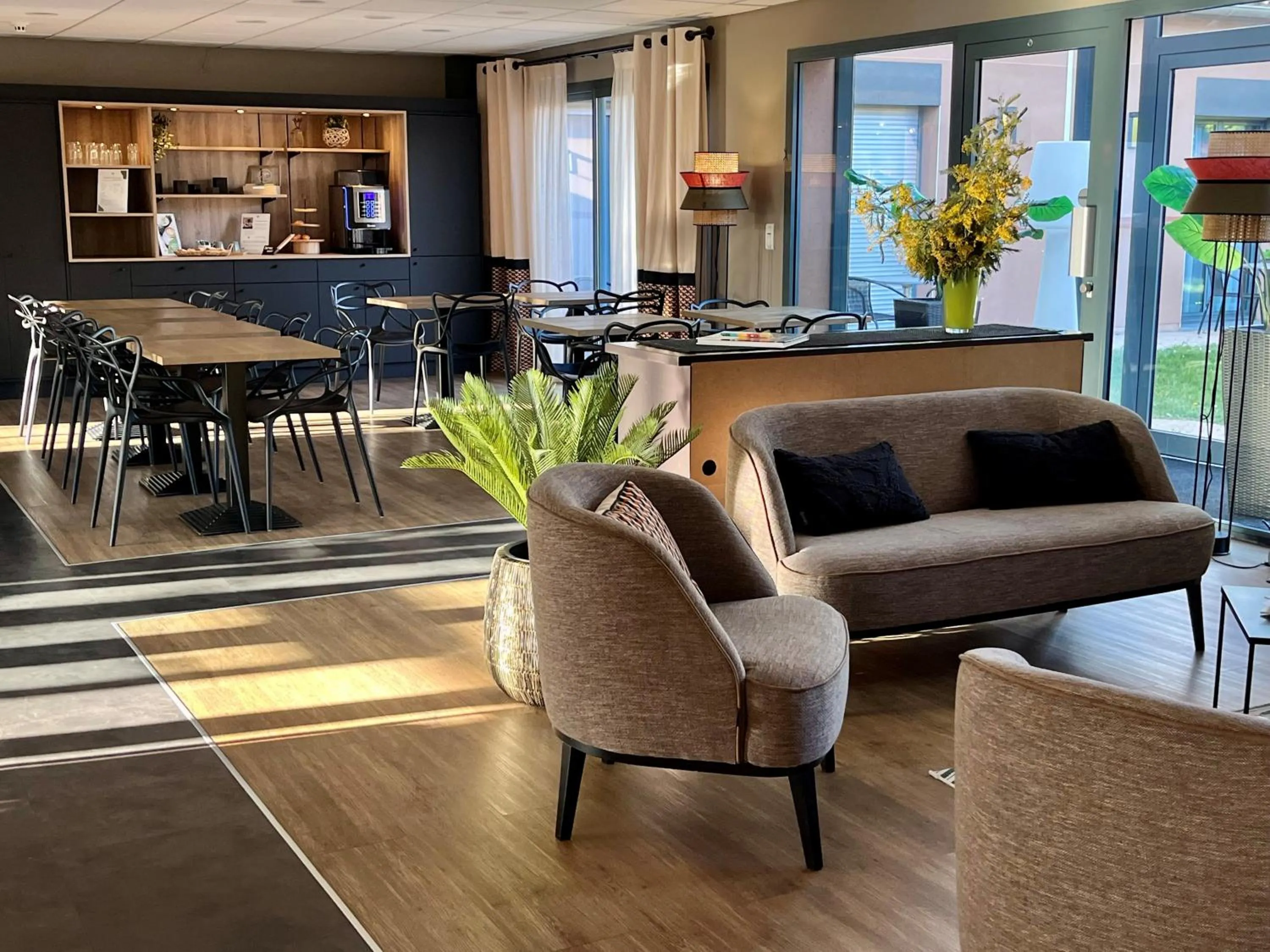 Seating area in Hôtel & Events LE PATIO OCCITAN Toulouse Ouest - Cugnaux