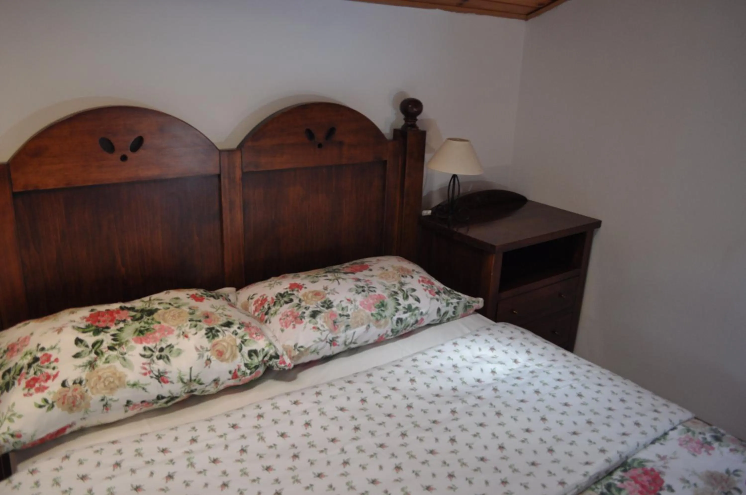 Decorative detail, Bed in Villa Lav