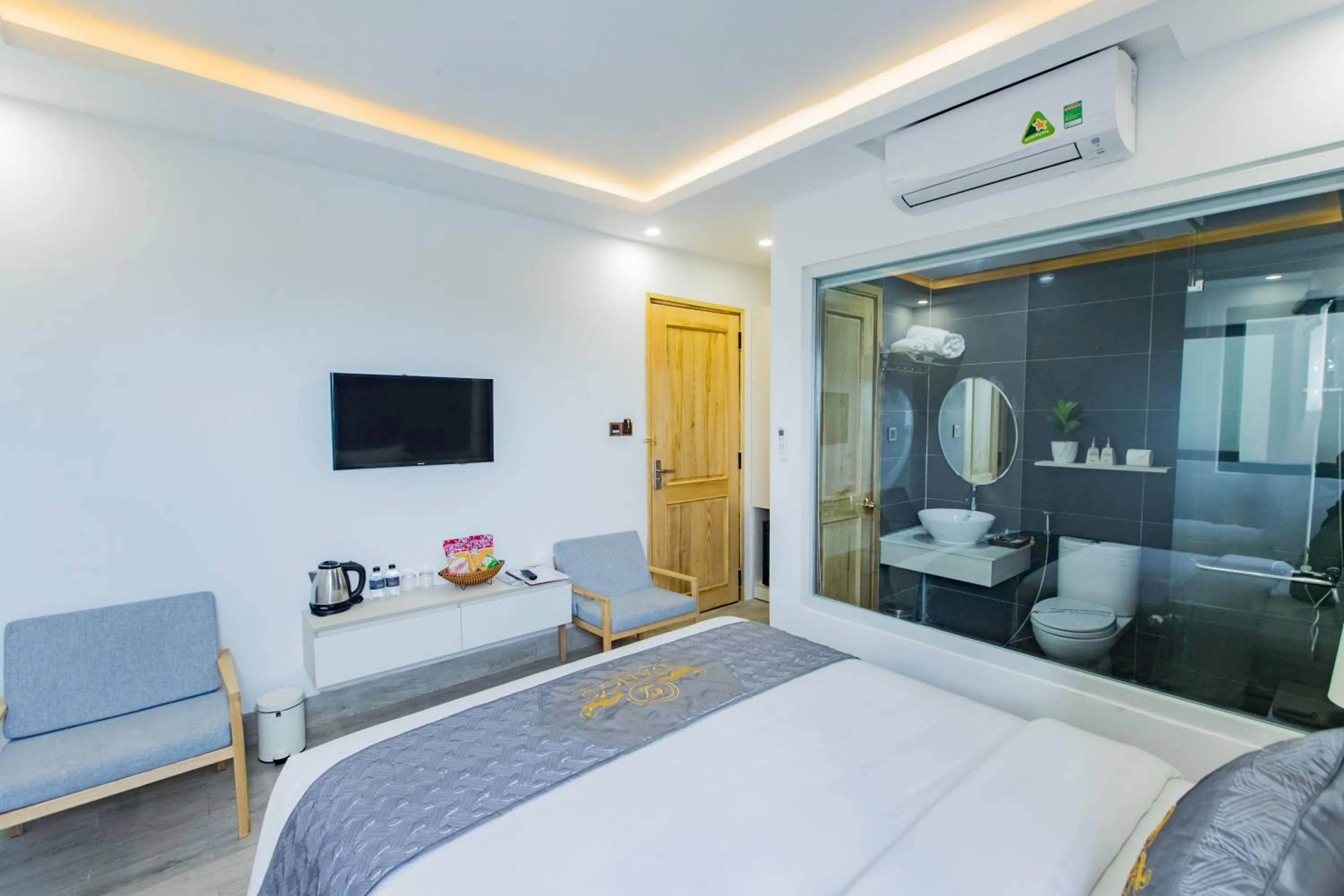 Photo of the whole room, Bed in Dang's Hotel