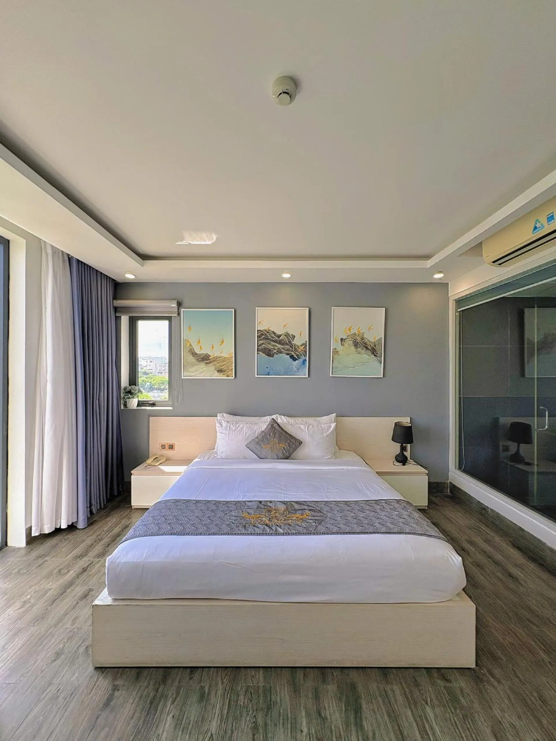 Photo of the whole room, Bed in Dang's Hotel