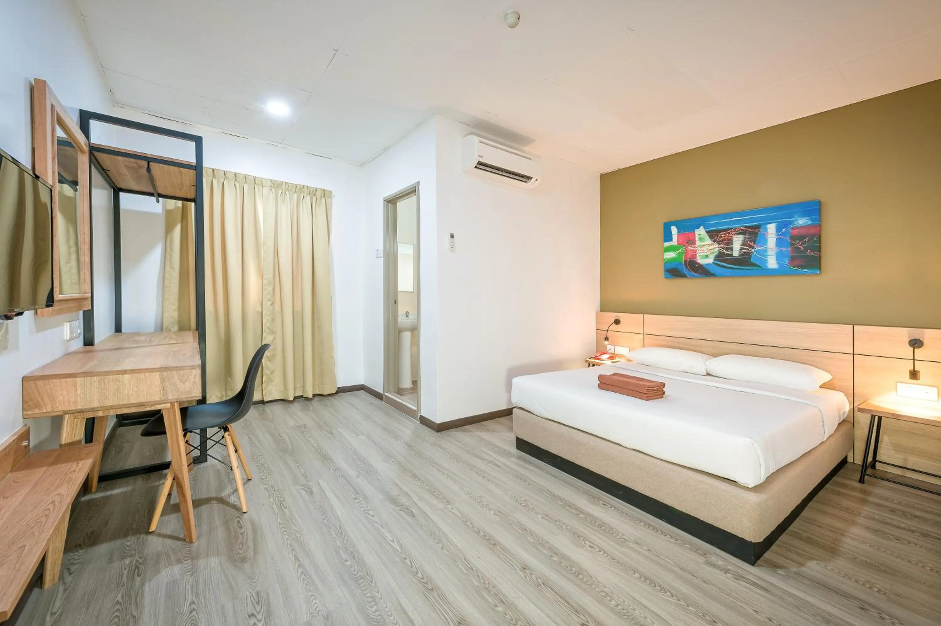 Photo of the whole room, Bed in Northern Lodge Hotel