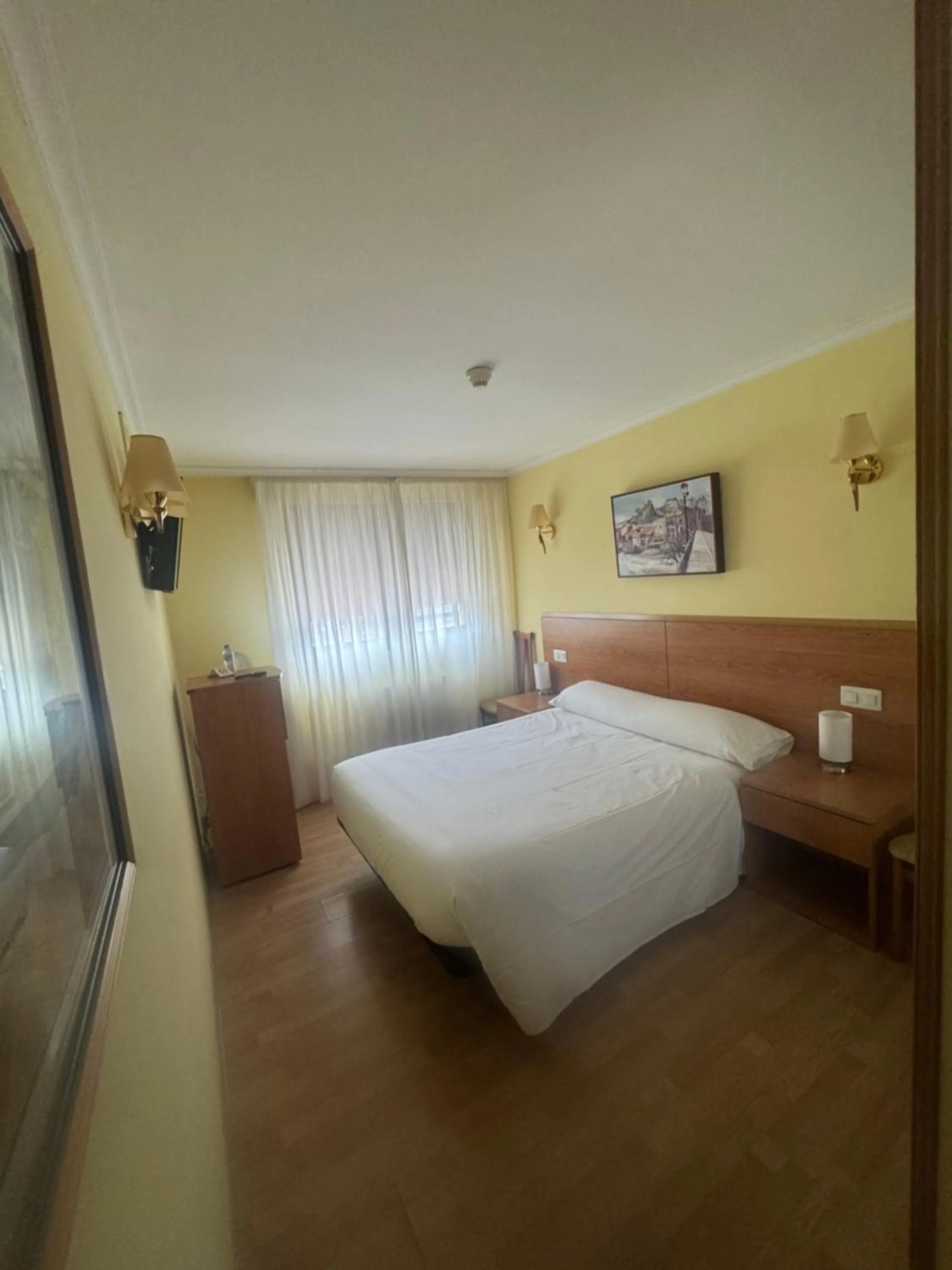 Queen Room - single occupancy in Hostal El Volante