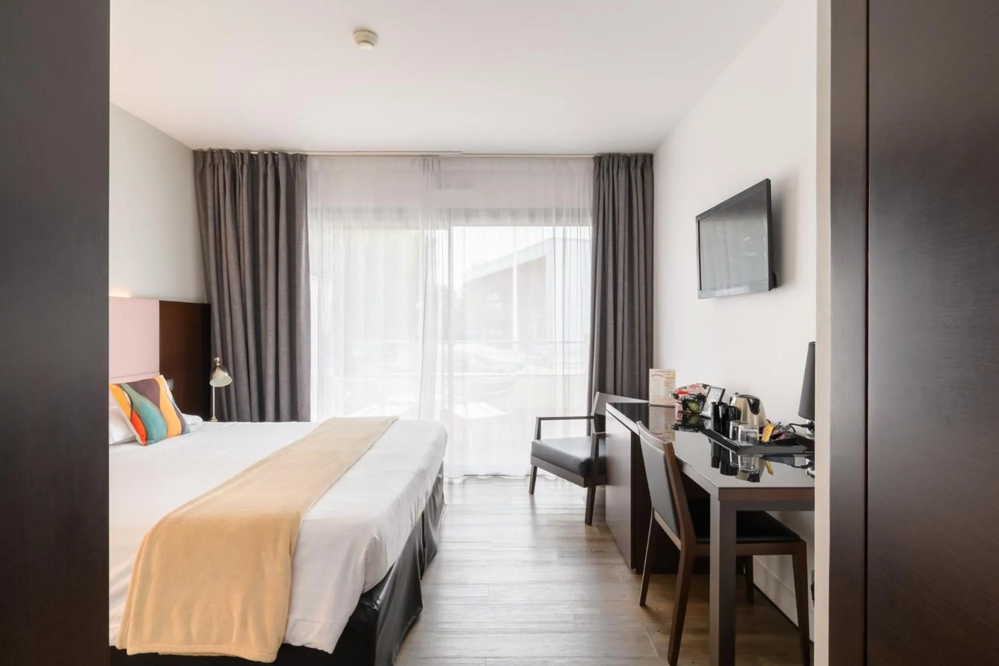 Photo of the whole room, Bed in Hype Hôtel