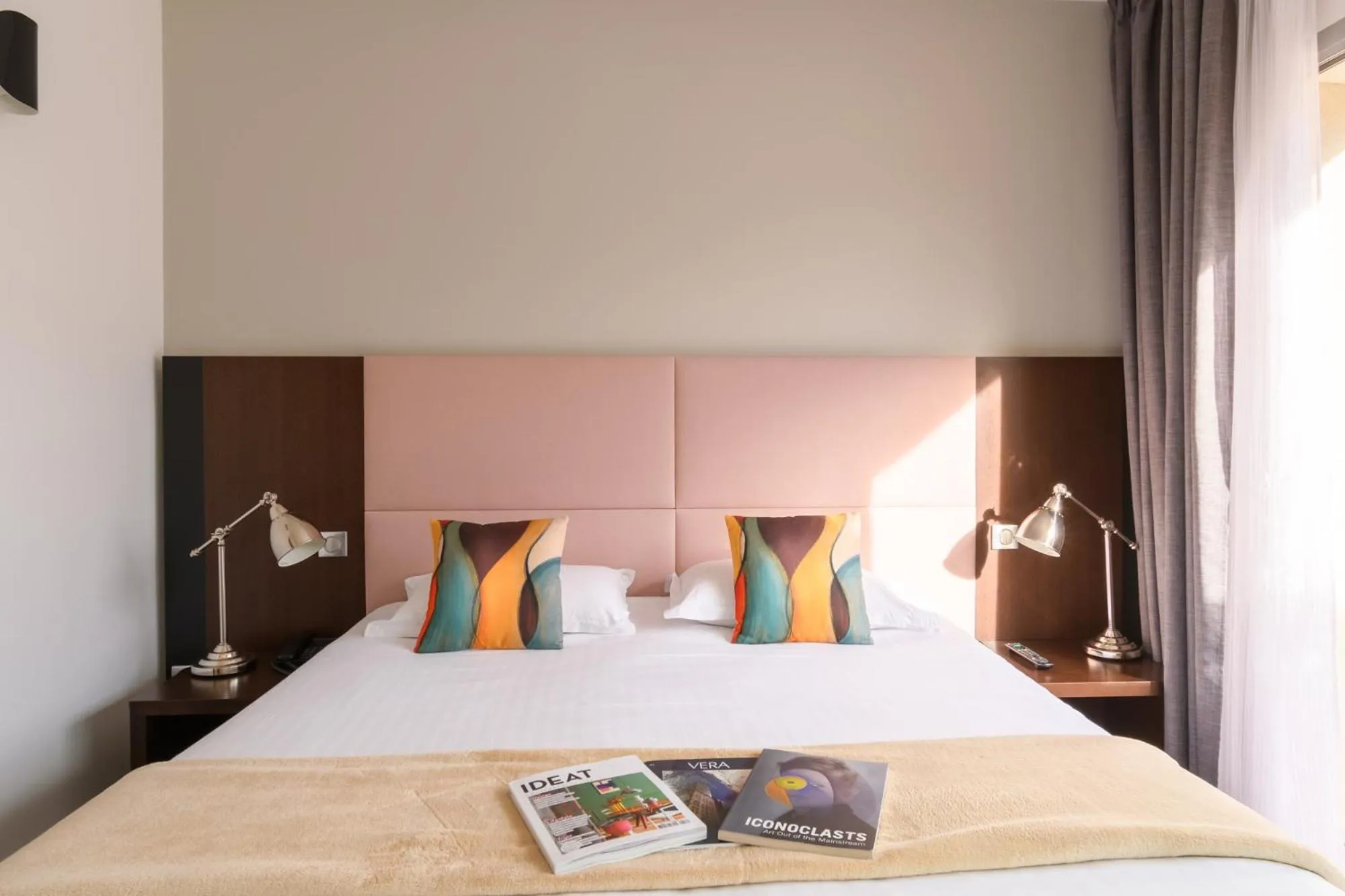 Photo of the whole room, Bed in Hype Hôtel