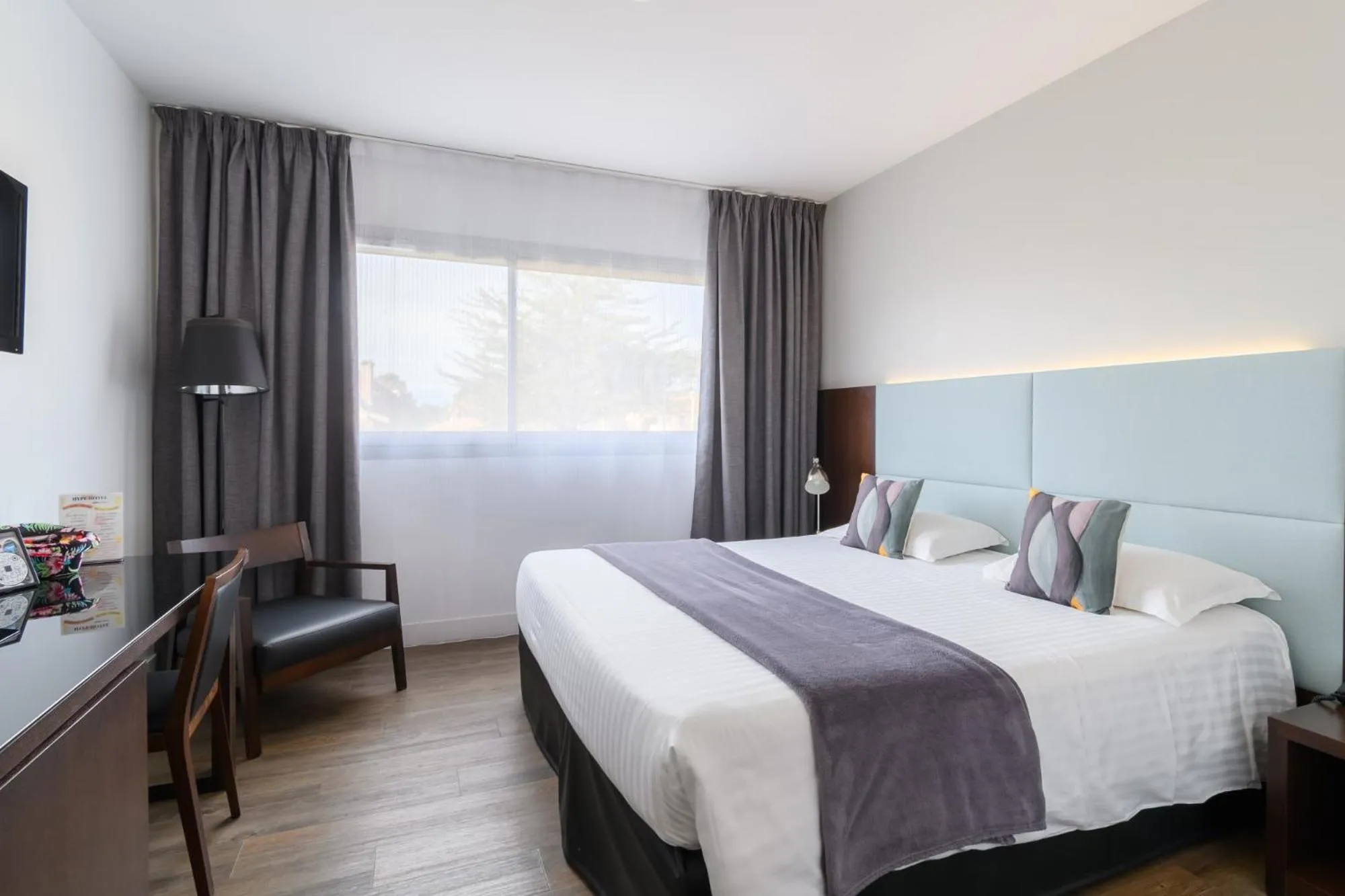 Photo of the whole room, Bed in Hype Hôtel