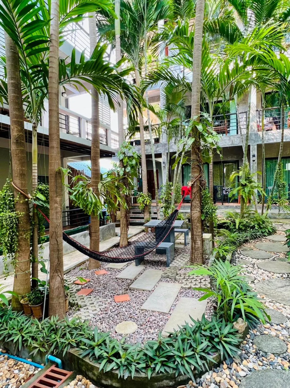 Garden in Blue Wave House