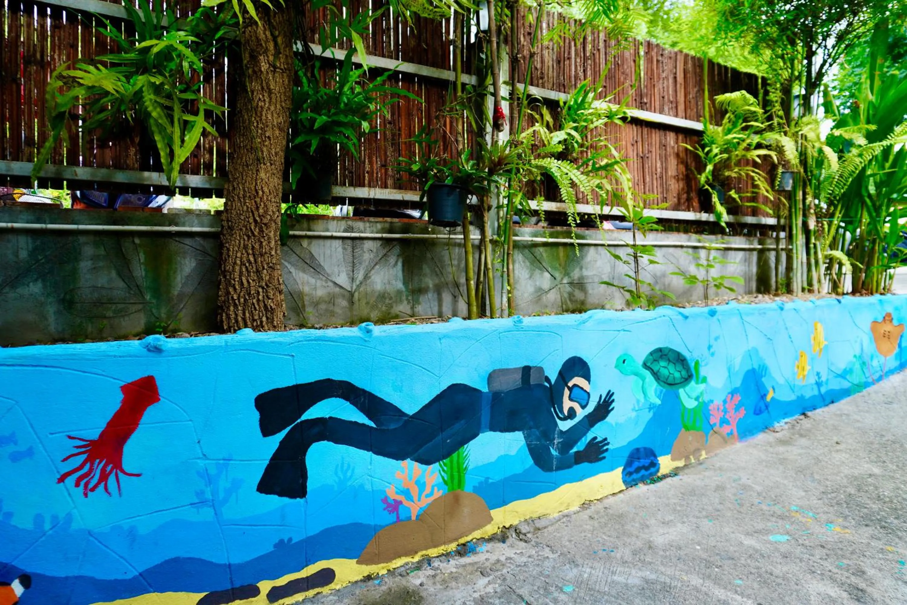 Garden in Blue Wave House