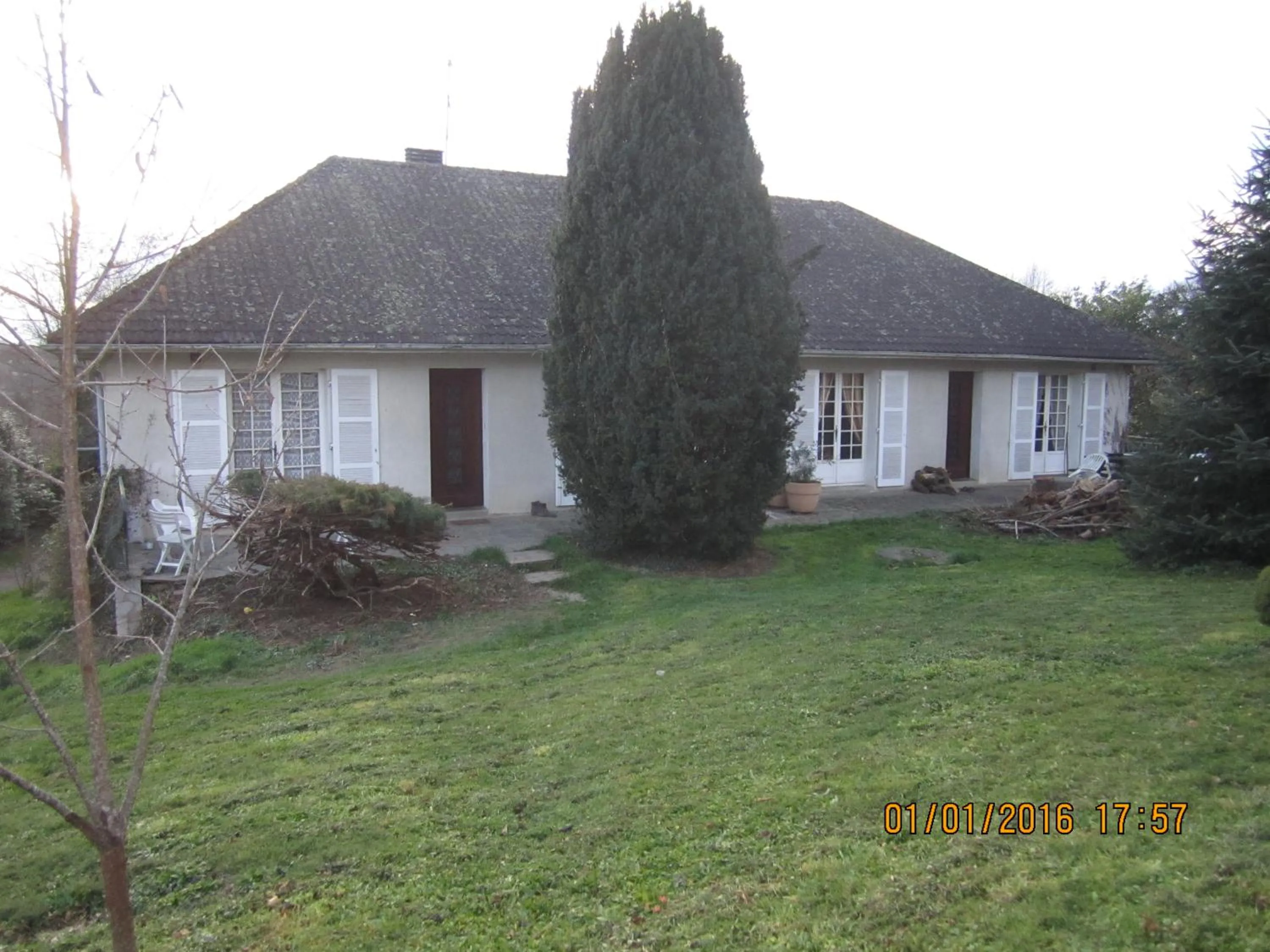 Property building in Chambres d'Hôtes à la Fontanille