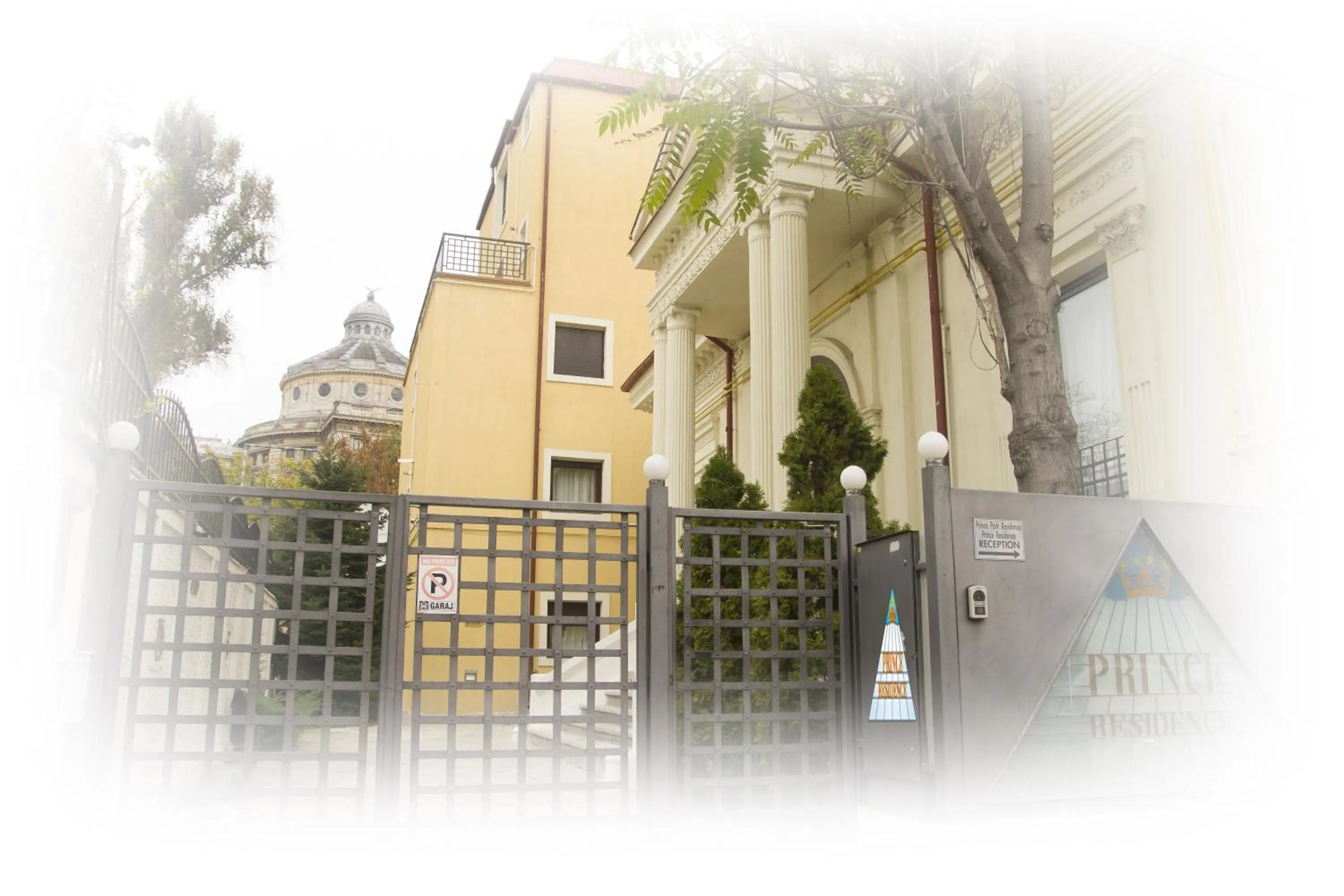 Facade/entrance in Prince Residence Apartments