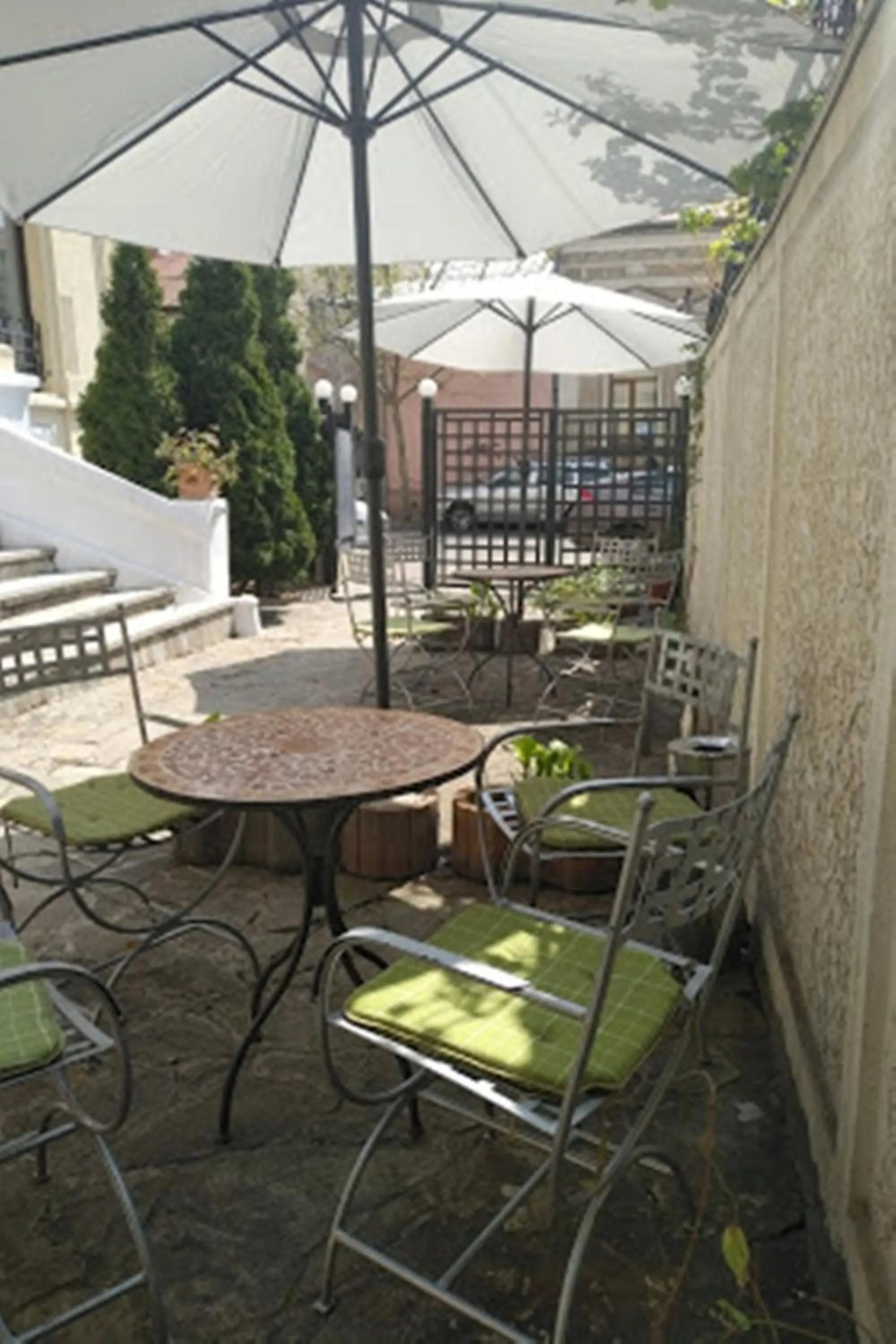 Garden in Prince Residence Apartments