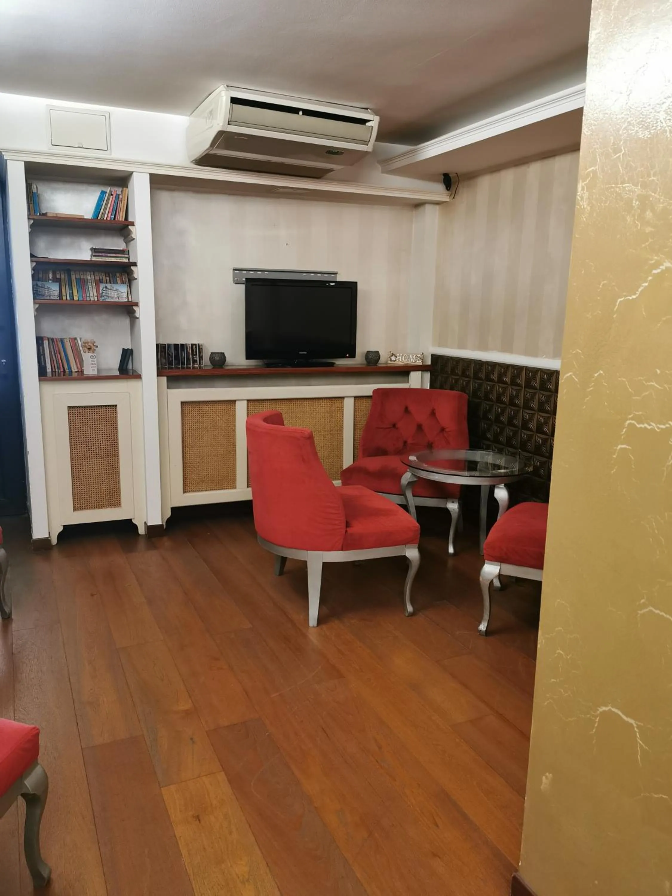 Communal lounge/ TV room in Prince Residence Apartments