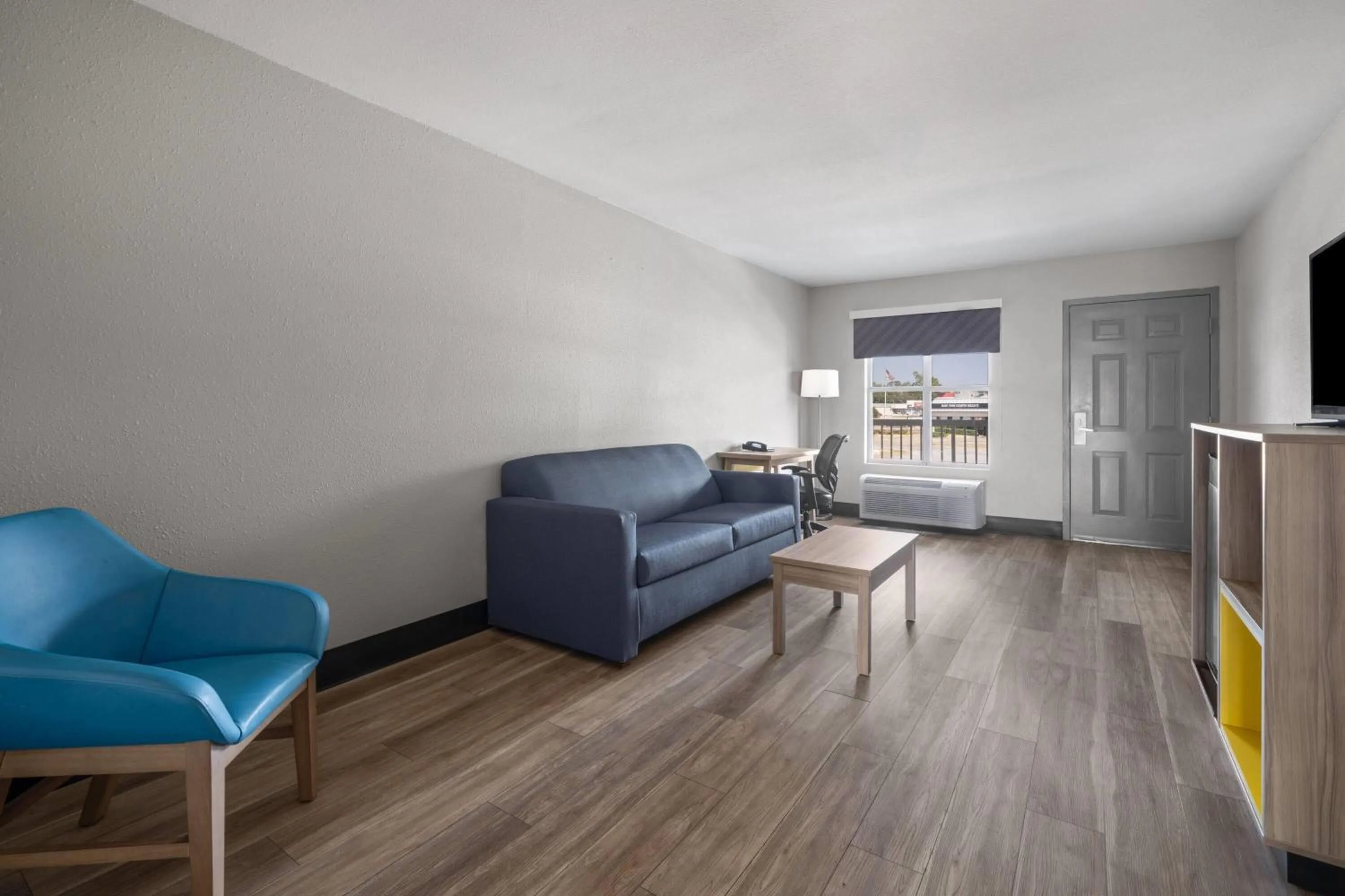 Photo of the whole room in Days Inn by Wyndham Alma