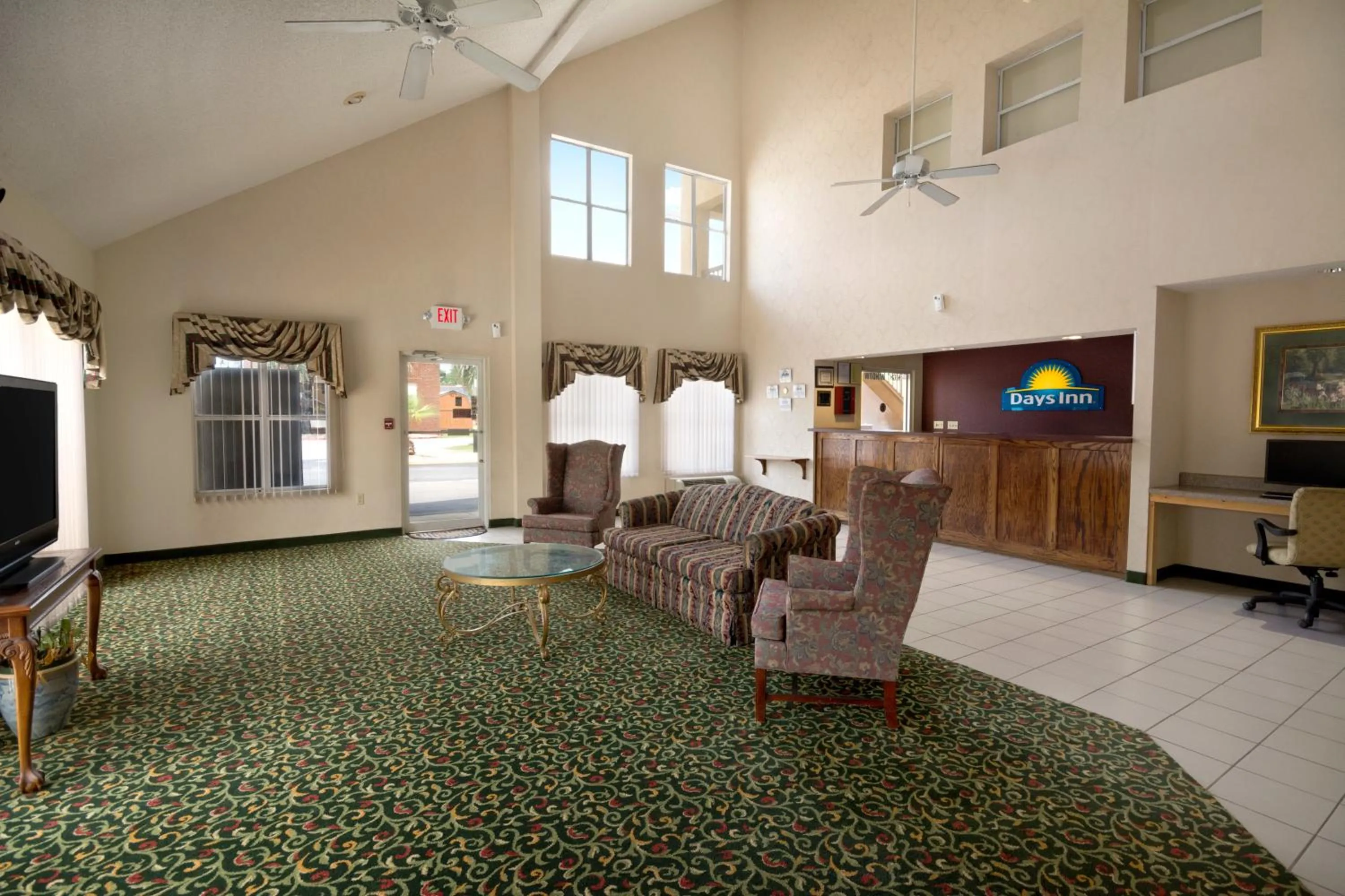 Lobby or reception in Days Inn by Wyndham Alma