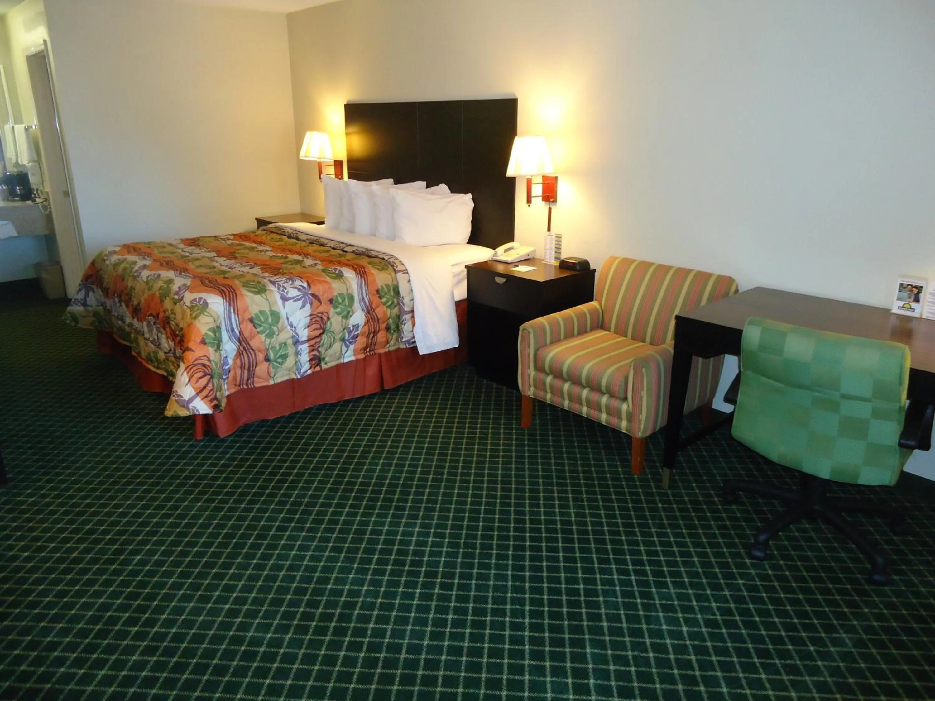 Bed in Days Inn by Wyndham Alma